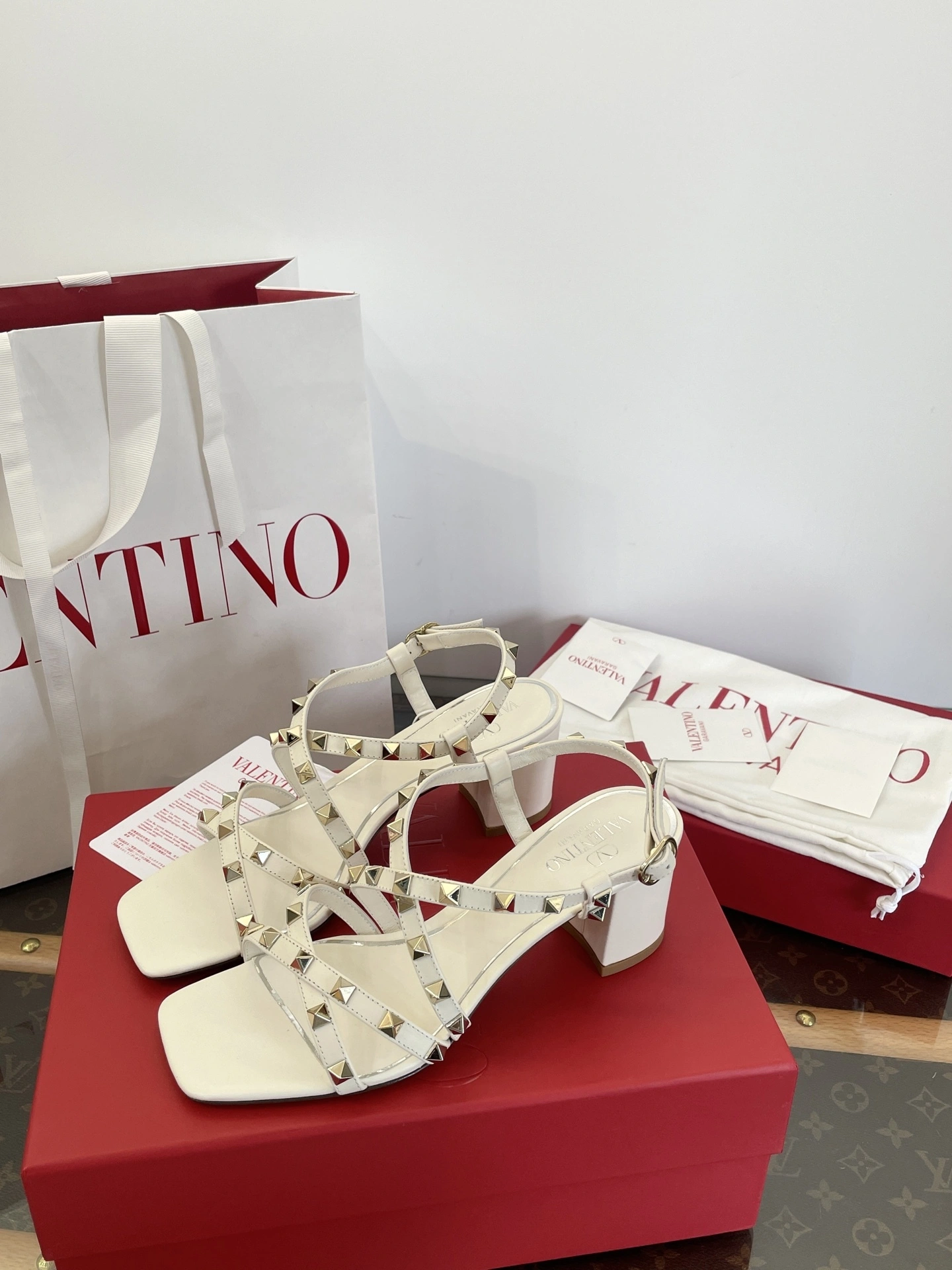 COCO-- V1859ti9o 3W2S0HR7VODI16 Calfskin item:E-X230F1253