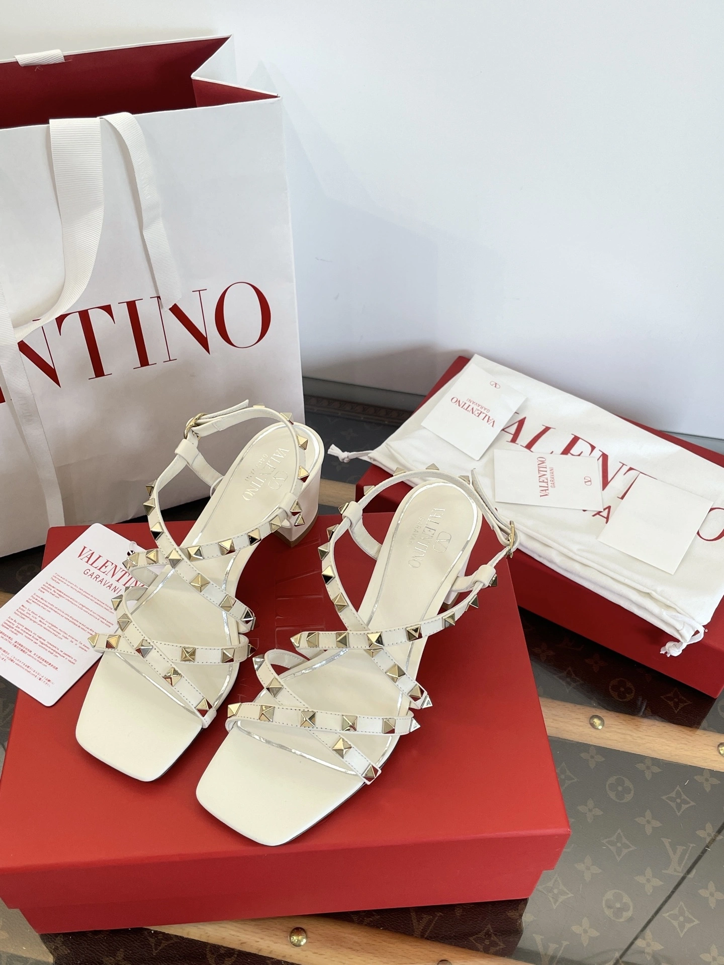 COCO-- V1859ti9o 3W2S0HR7VODI16 Calfskin item:E-X230F1253