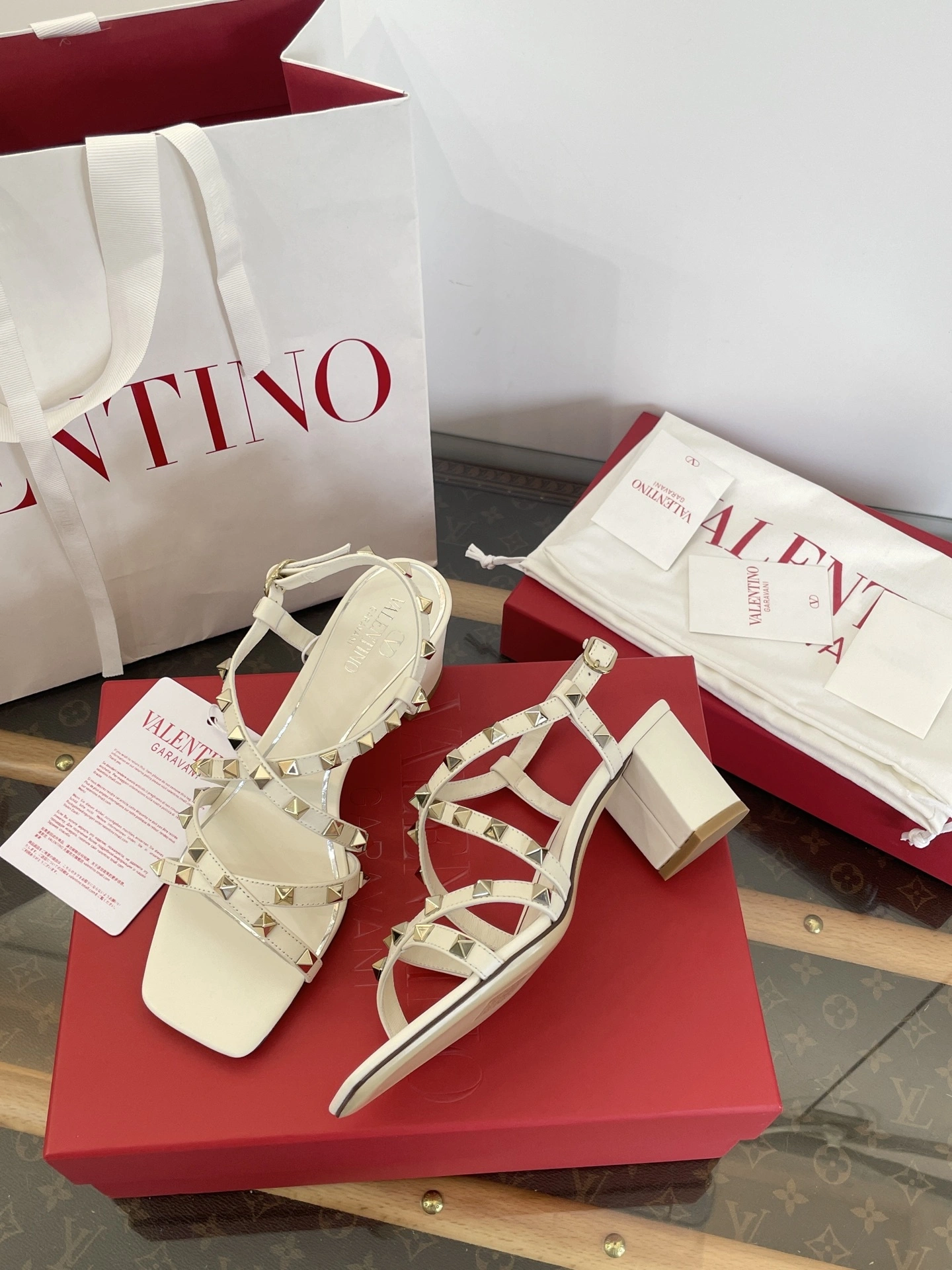 COCO-- V1859ti9o 3W2S0HR7VODI16 Calfskin item:E-X230F1253