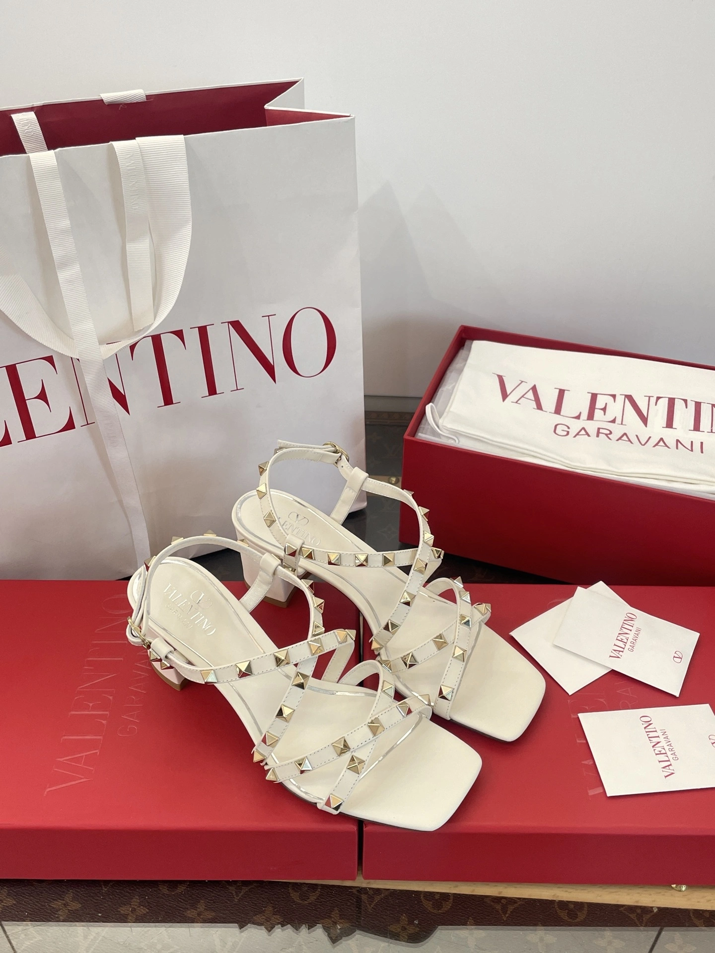 COCO-- V1859ti9o 3W2S0HR7VODI16 Calfskin item:E-X230F1253
