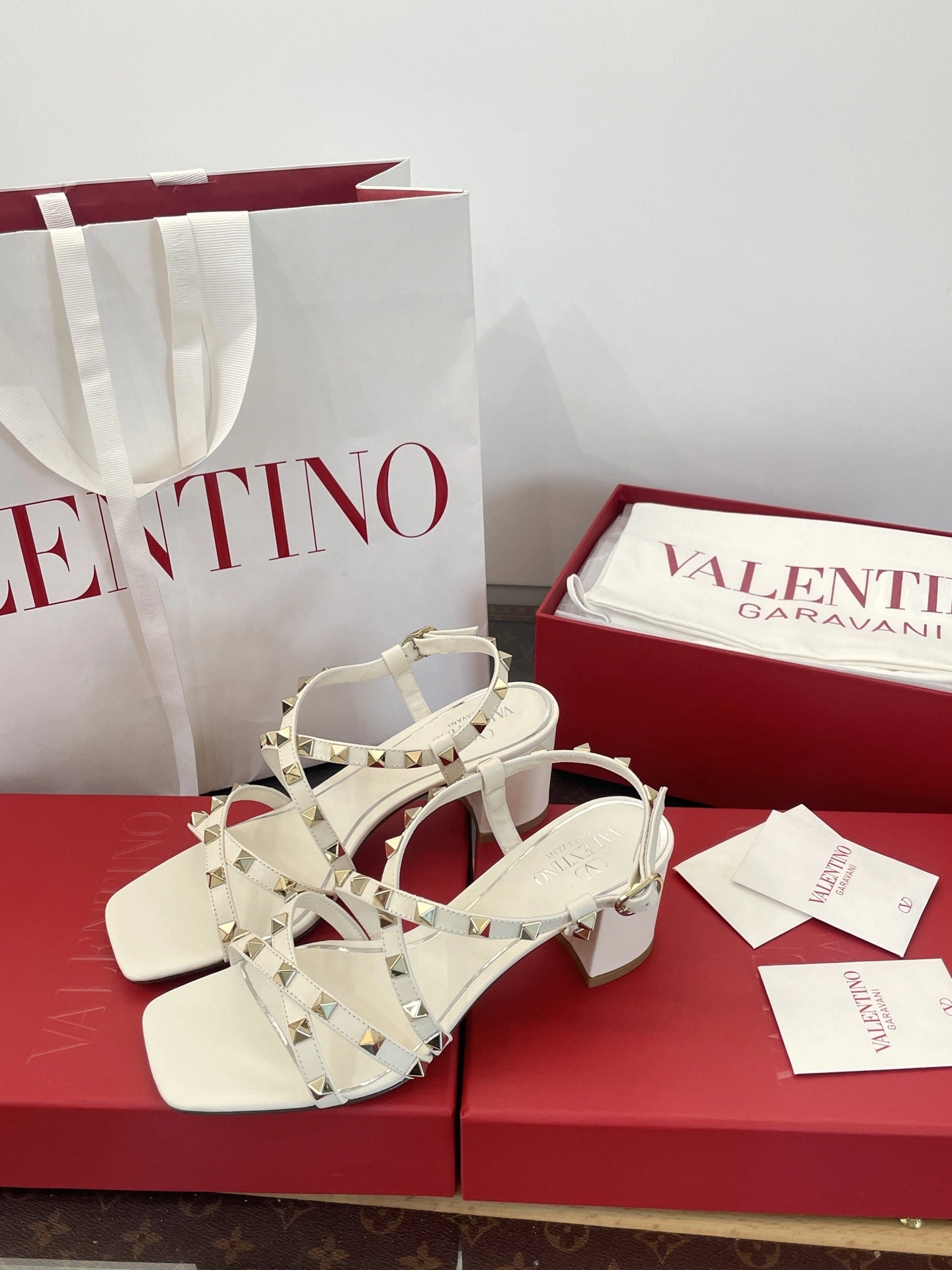 COCO-- V1859ti9o 3W2S0HR7VODI16 Calfskin item:E-X230F1253