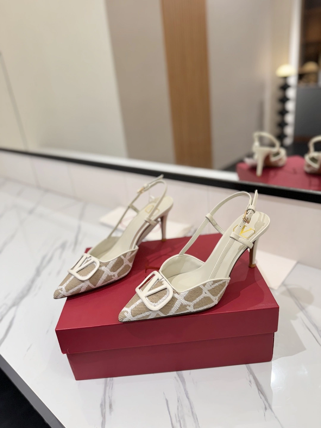 COCO-- V1859ti9o 4W2S0R01JMAYT3 Heel height：8CM goatskin item:E-X138C3019
