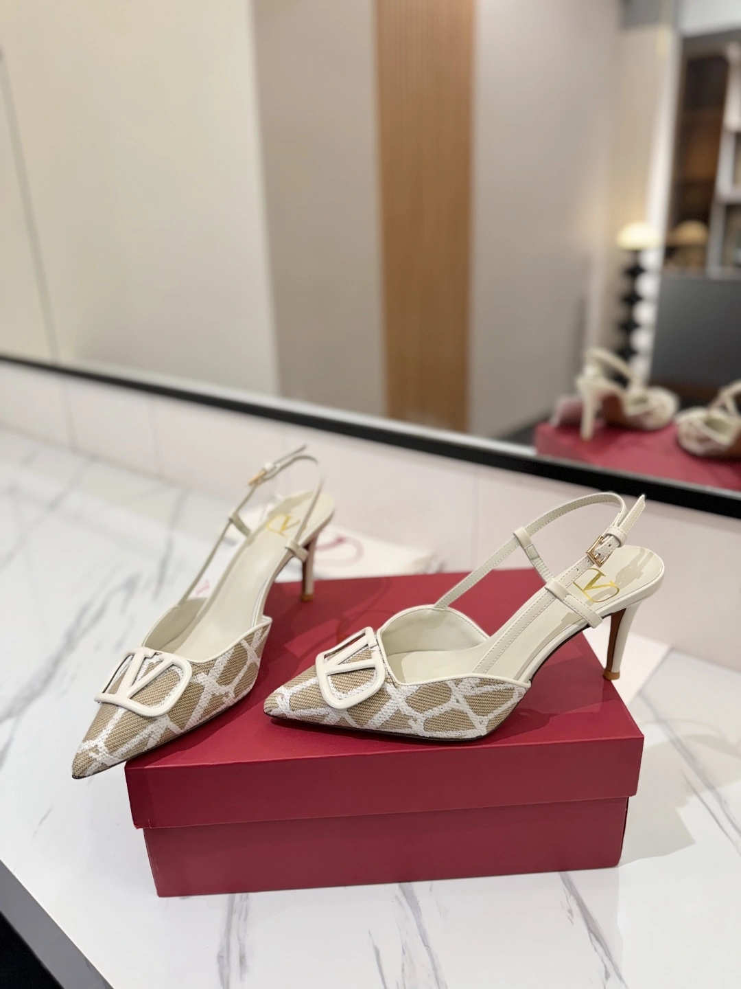 COCO-- V1859ti9o 4W2S0R01JMAYT3 Heel height：8CM goatskin item:E-X138C3019