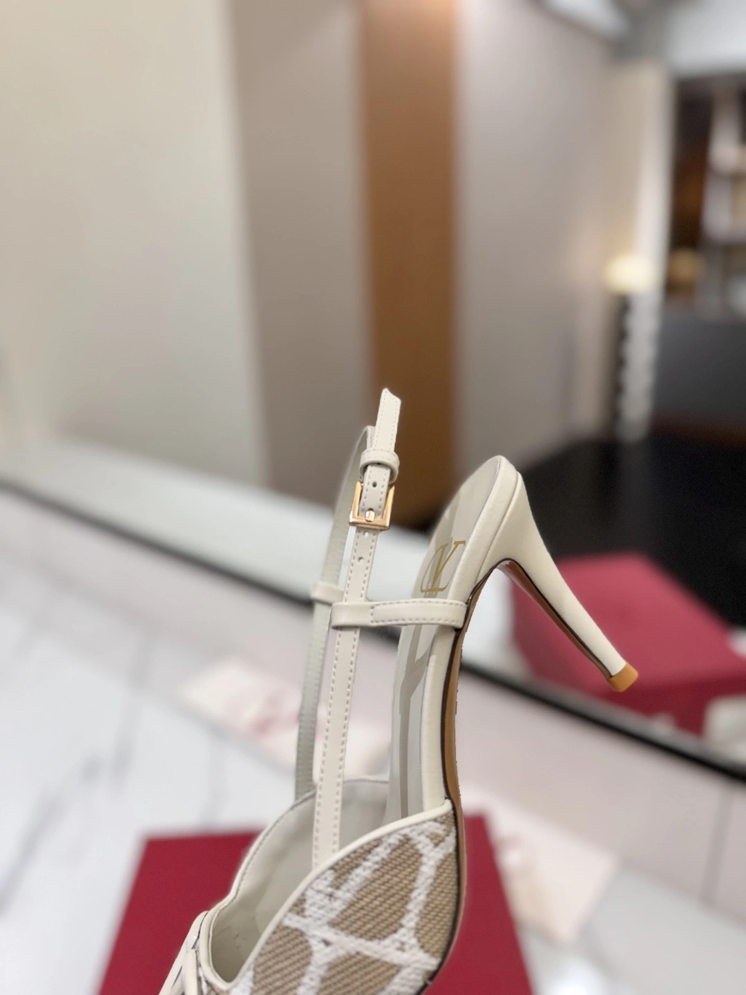 COCO-- V1859ti9o 4W2S0R01JMAYT3 Heel height：8CM goatskin item:E-X138C3019