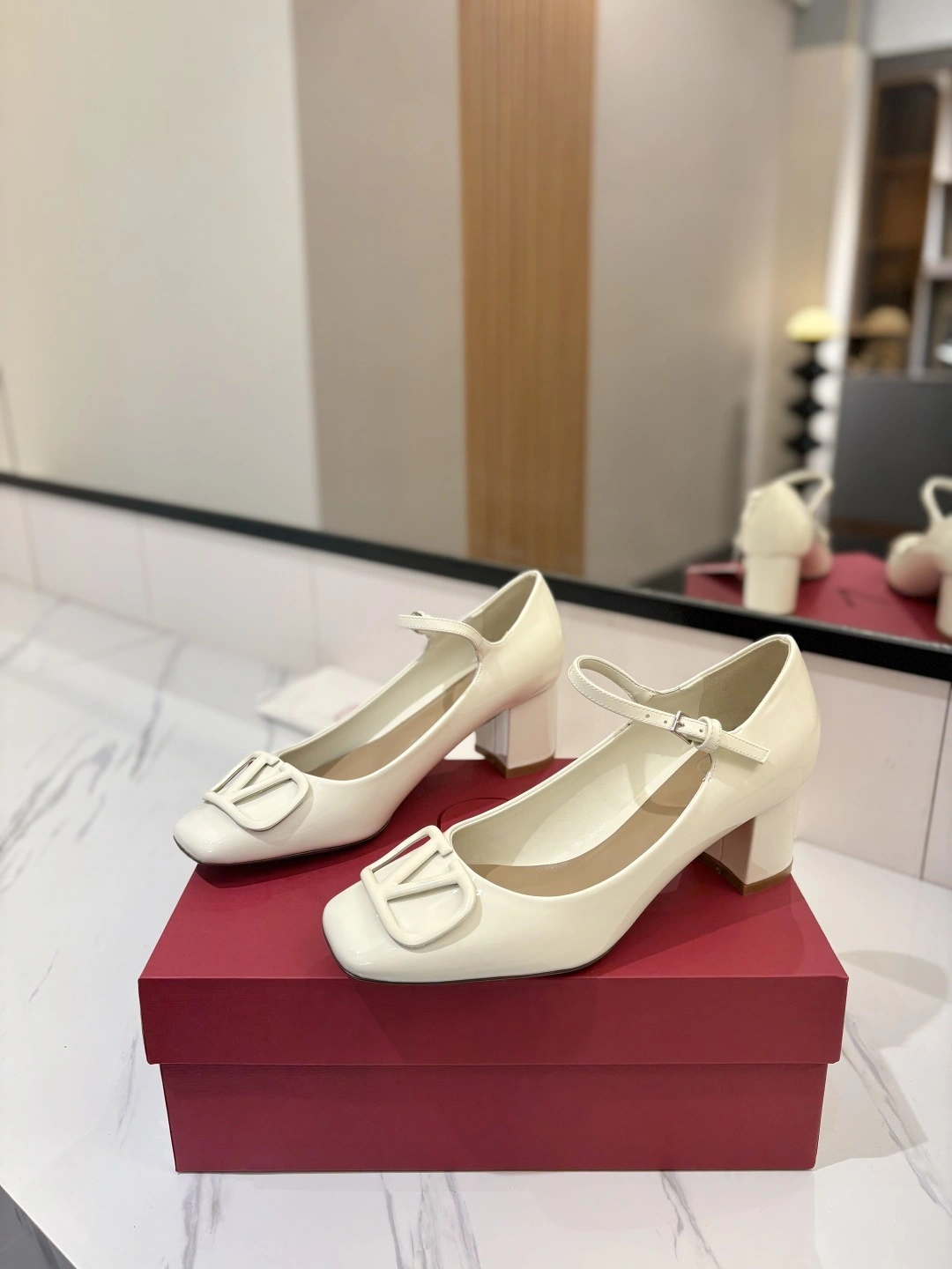 COCO-- V1859ti9o 5W2S0IA4TMKI16 Heel height：6CM cowhide sheepskin item:E-X138C3006