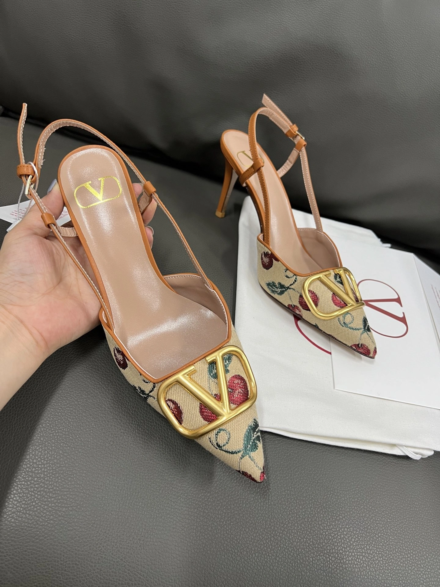 COCO-- V1859ti9o 6W0S0R01NNX32H Heel height： 8CM sheepskin item:E-X194D4038