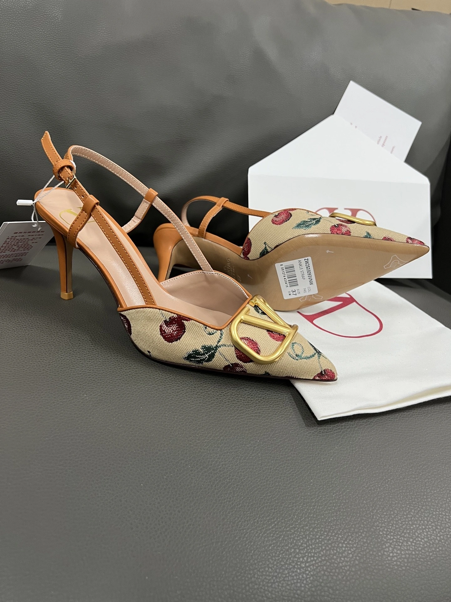 COCO-- V1859ti9o 6W0S0R01NNX32H Heel height： 8CM sheepskin item:E-X194D4038