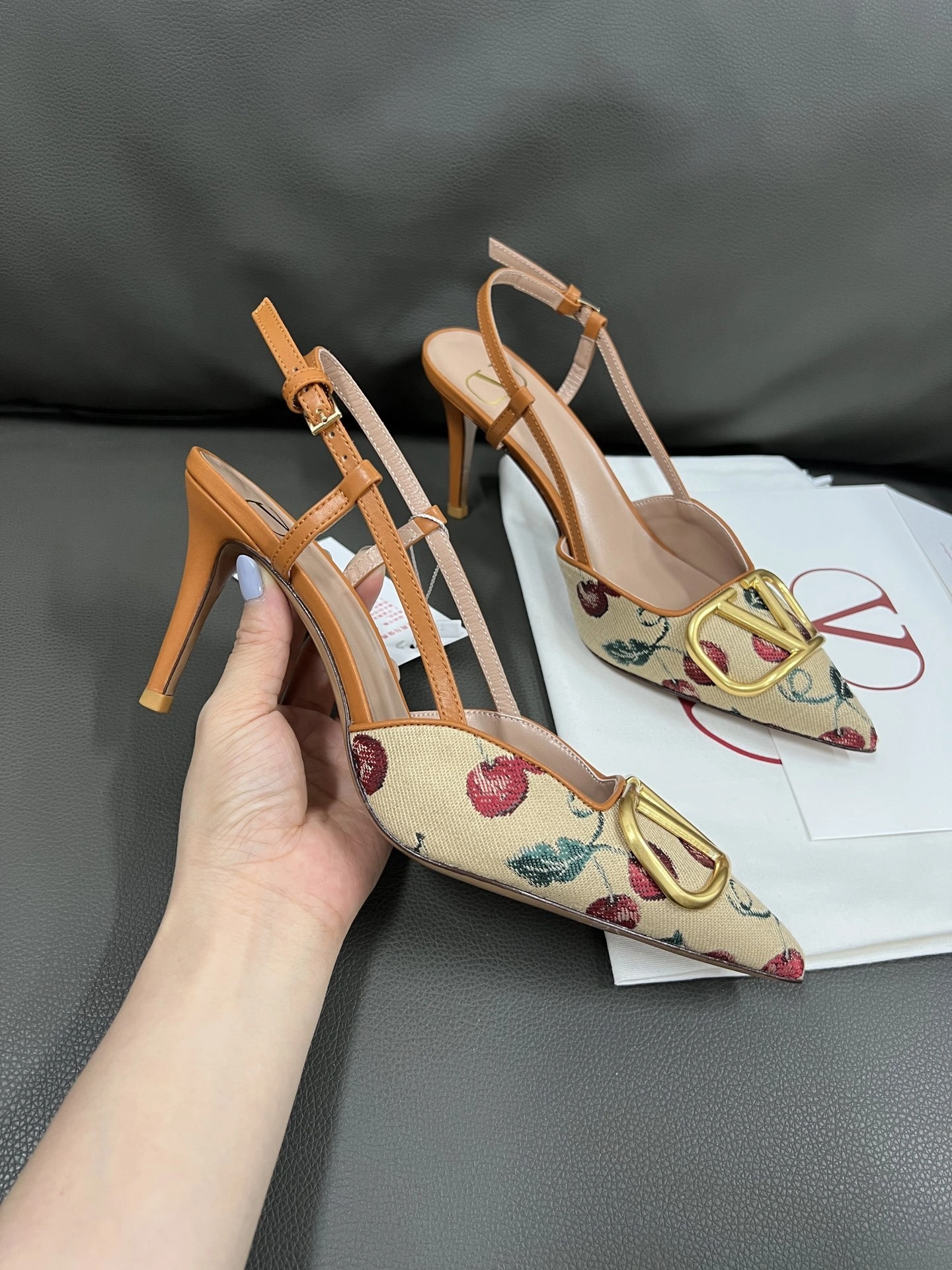 COCO-- V1859ti9o 6W0S0R01NNX32H Heel height： 8CM sheepskin item:E-X194D4038