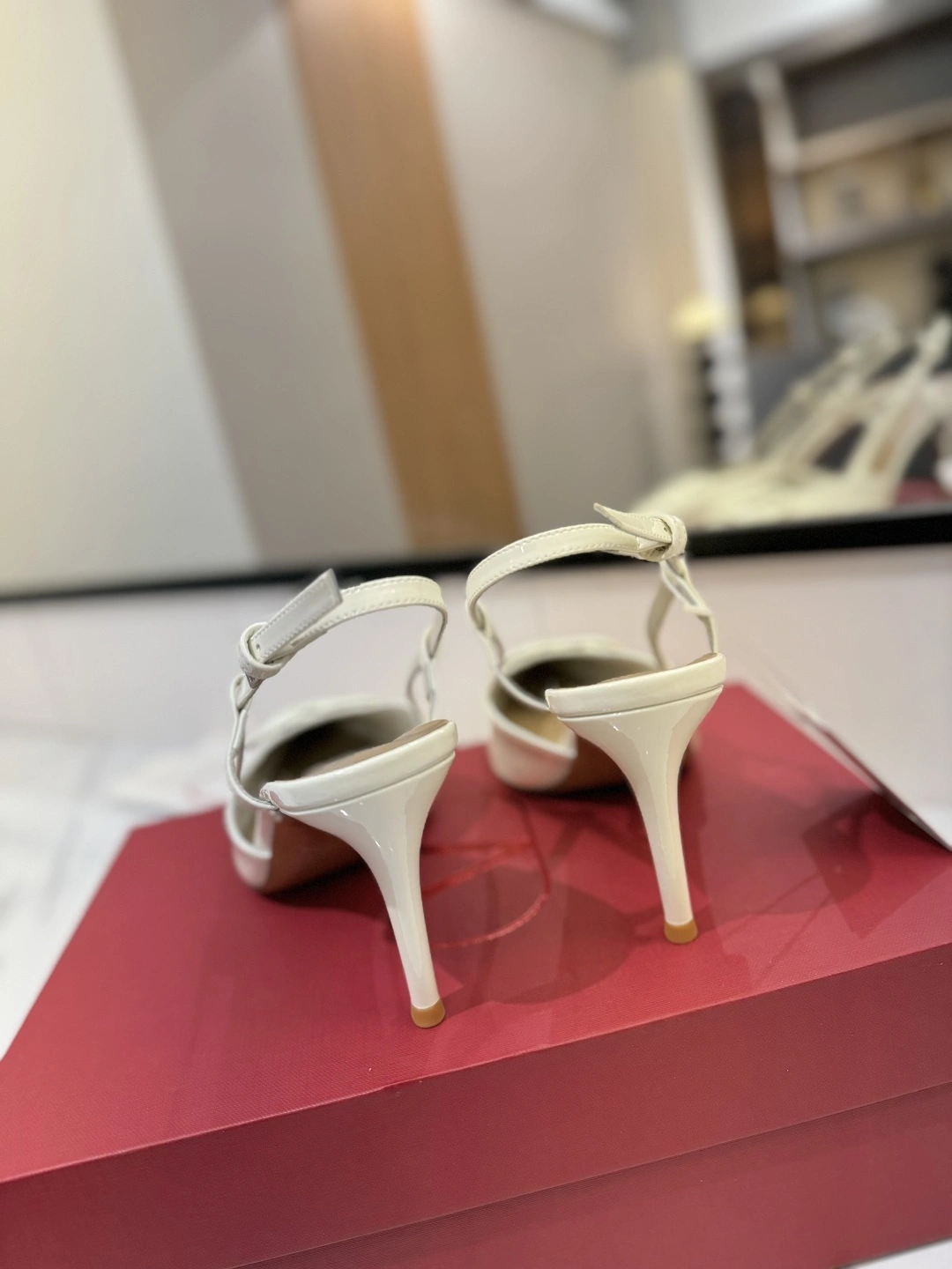 COCO-- V1859ti9o ZW2S0R01TMKI16 Heel height：8CM goatskin item:E-X138C3021