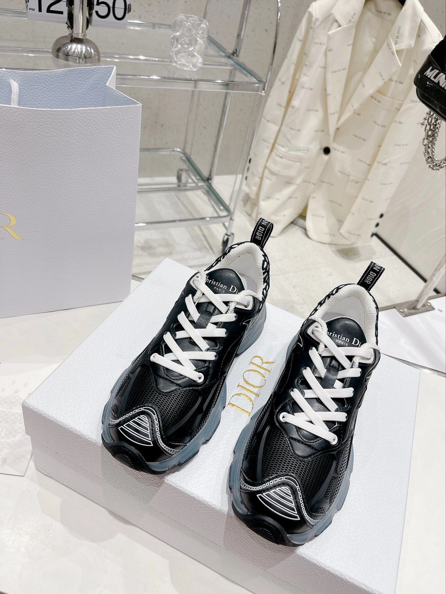 COCO-- item: B-X158J2215
