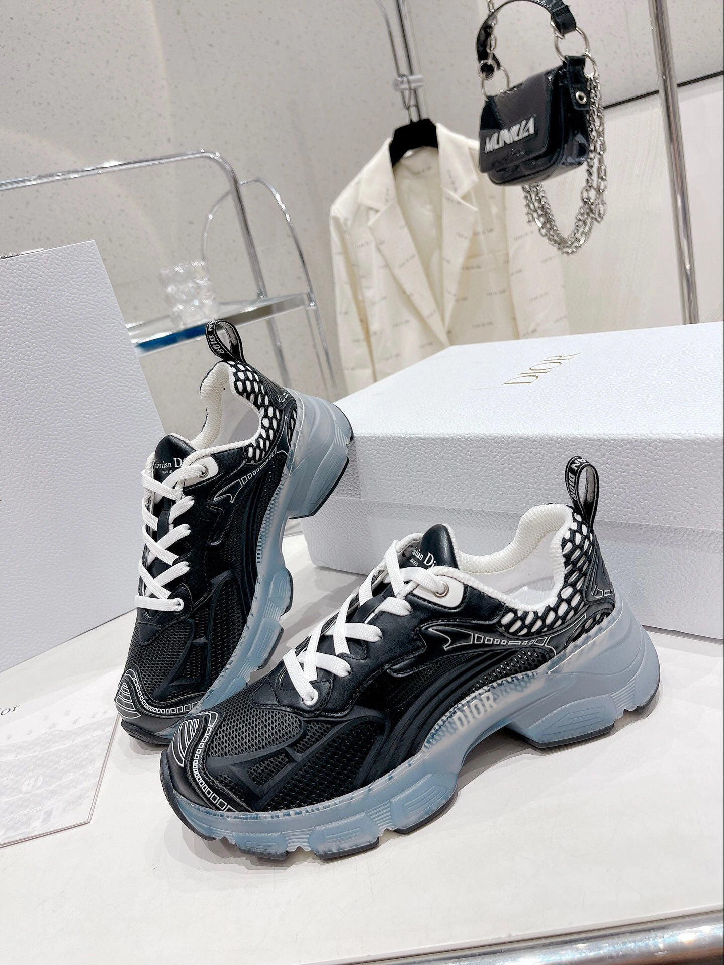 COCO-- item: B-X158J2215