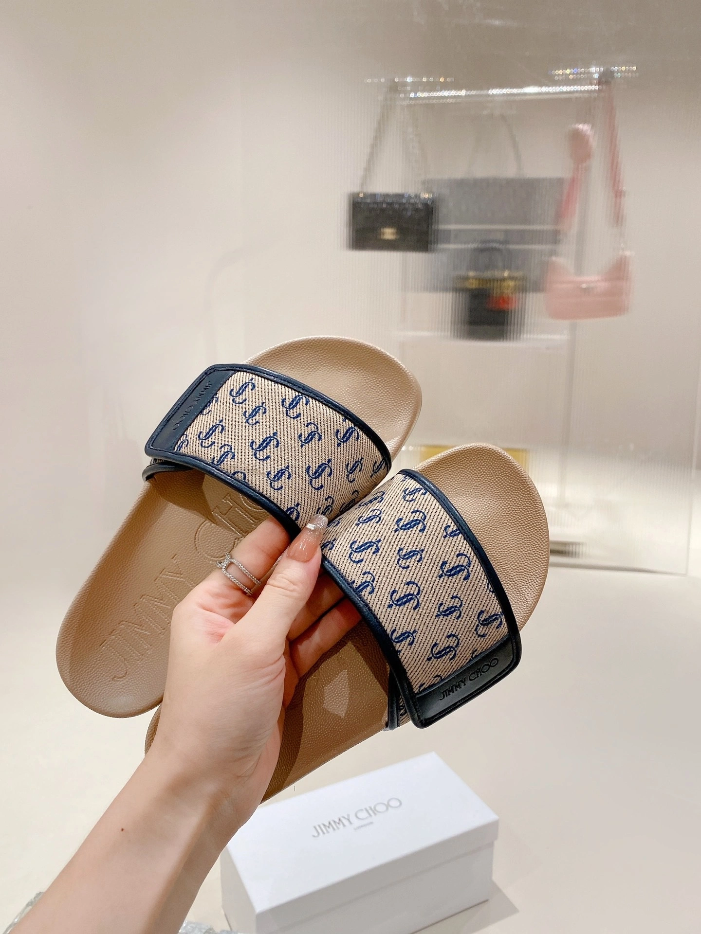COCO - item:B-X158G2929