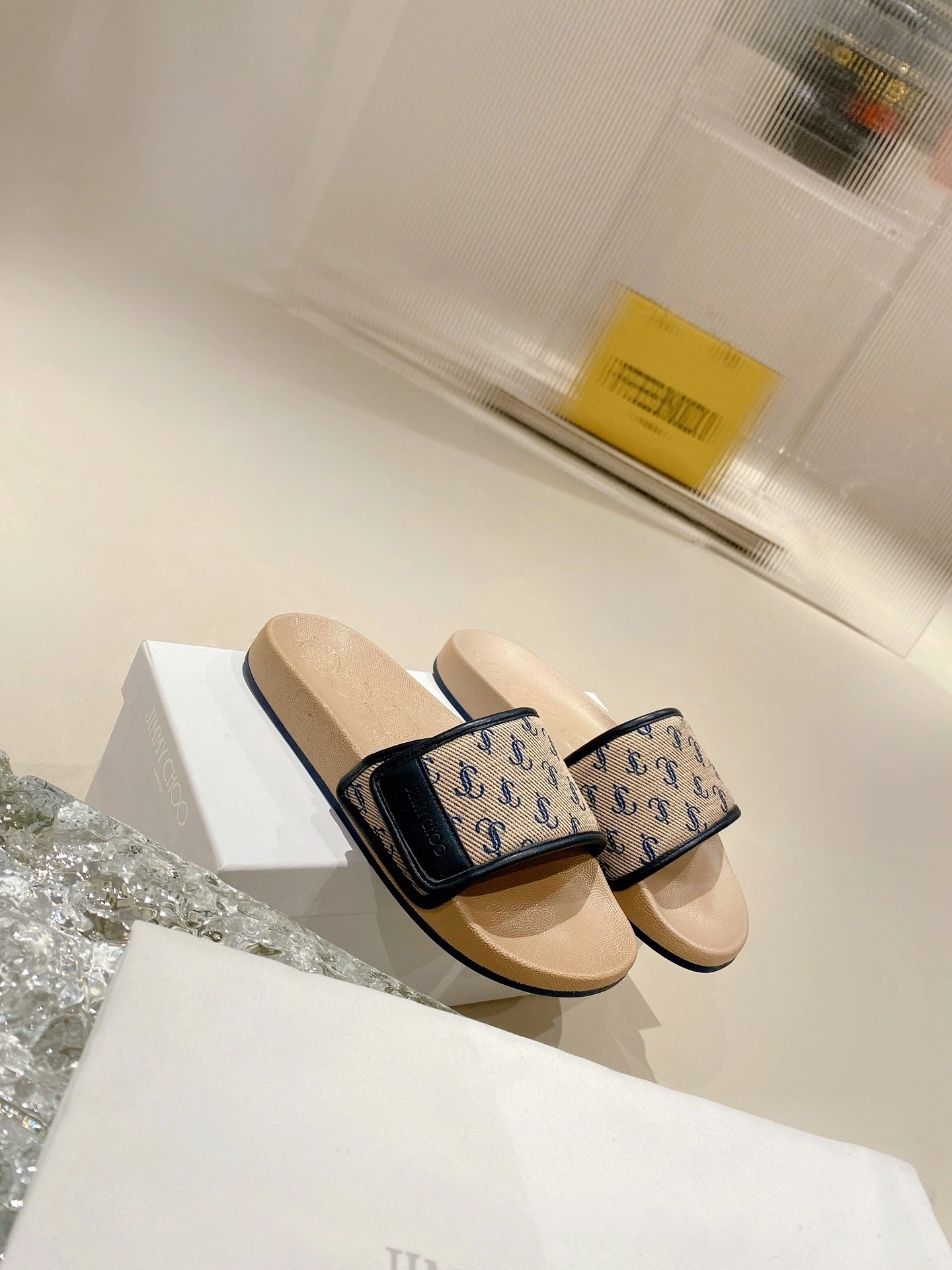 COCO - item:B-X158G2929
