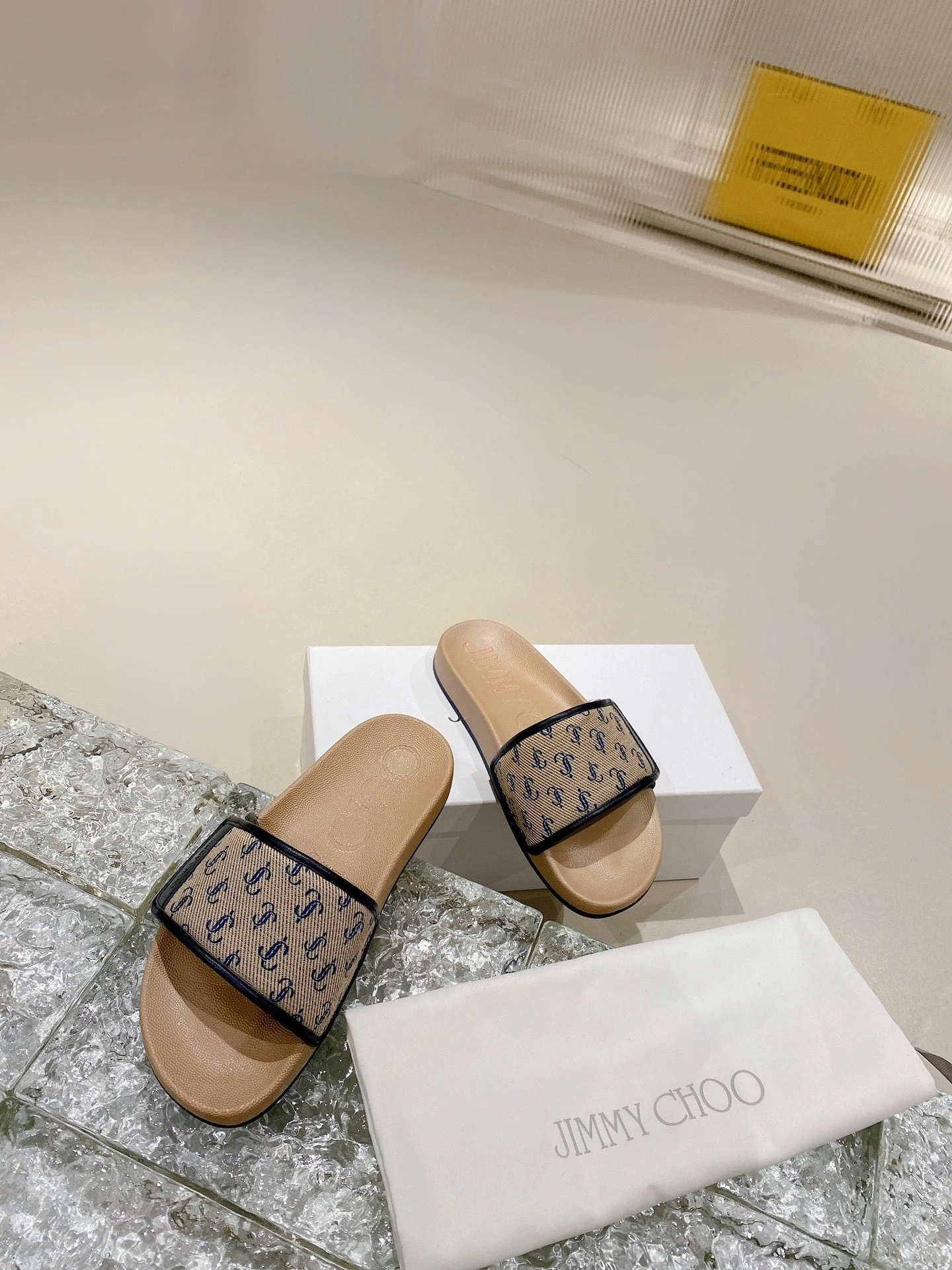 COCO - item:B-X158G2929