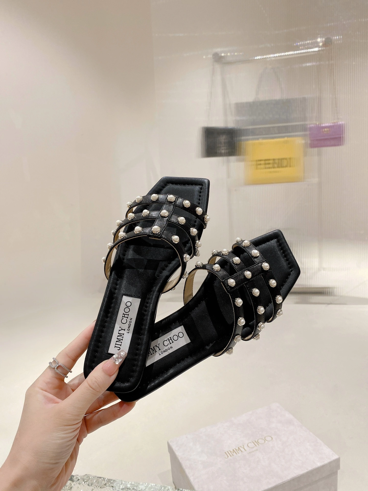 COCO - item:B-X158G2942