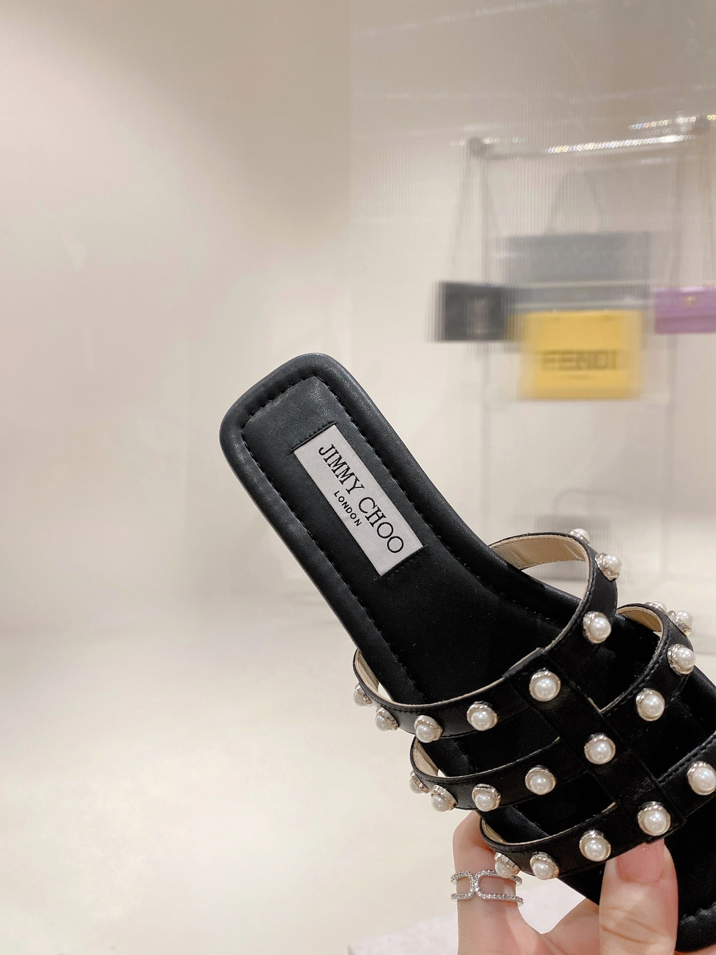 COCO - item:B-X158G2942