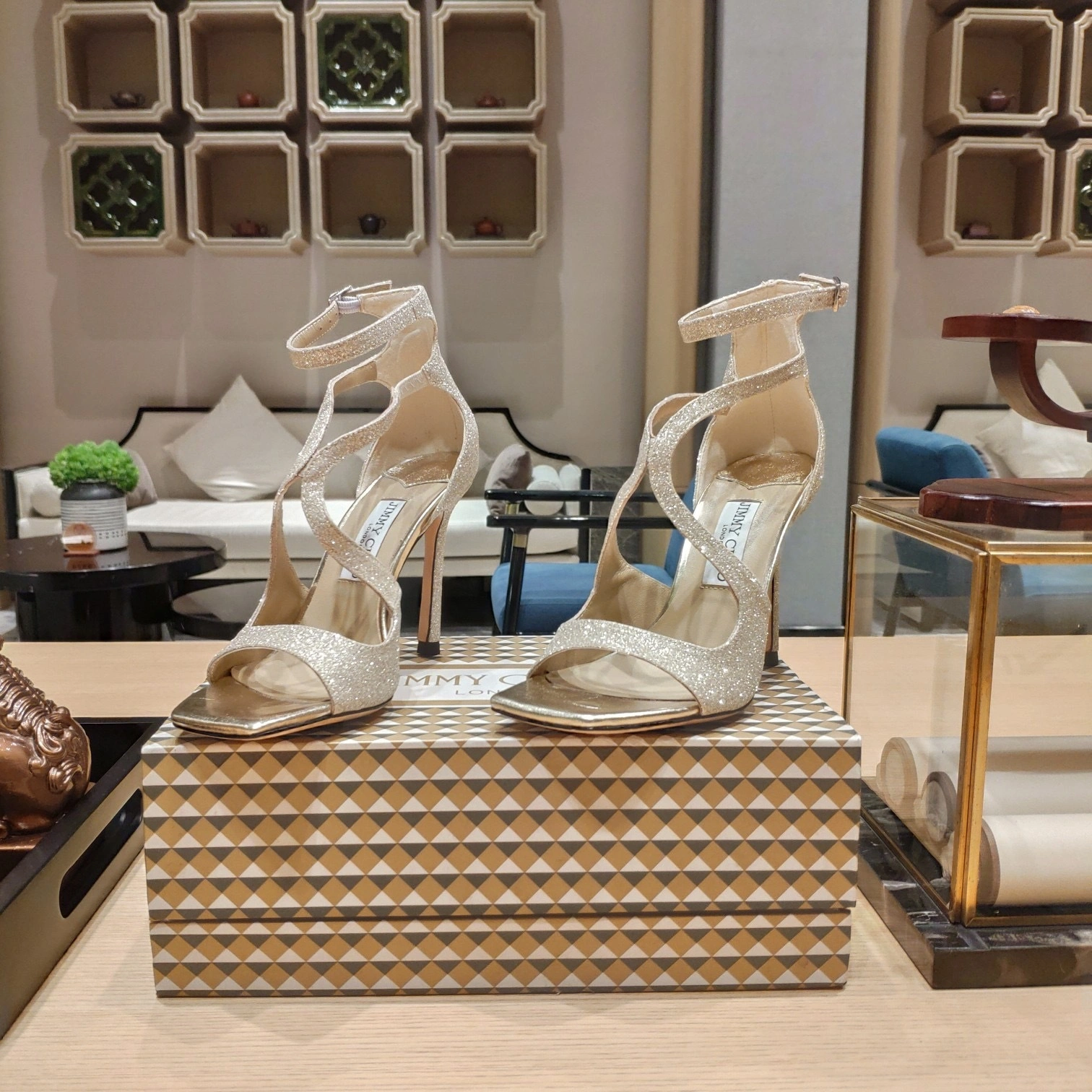 COCO - item:B-X158G2983