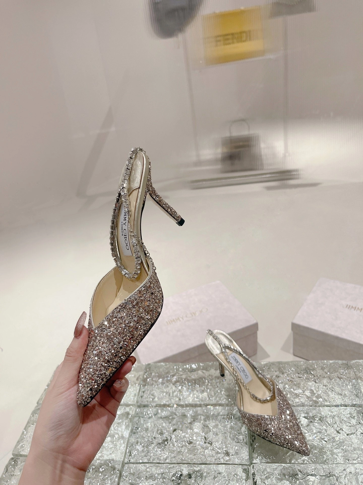 COCO - item:B-X158G2985