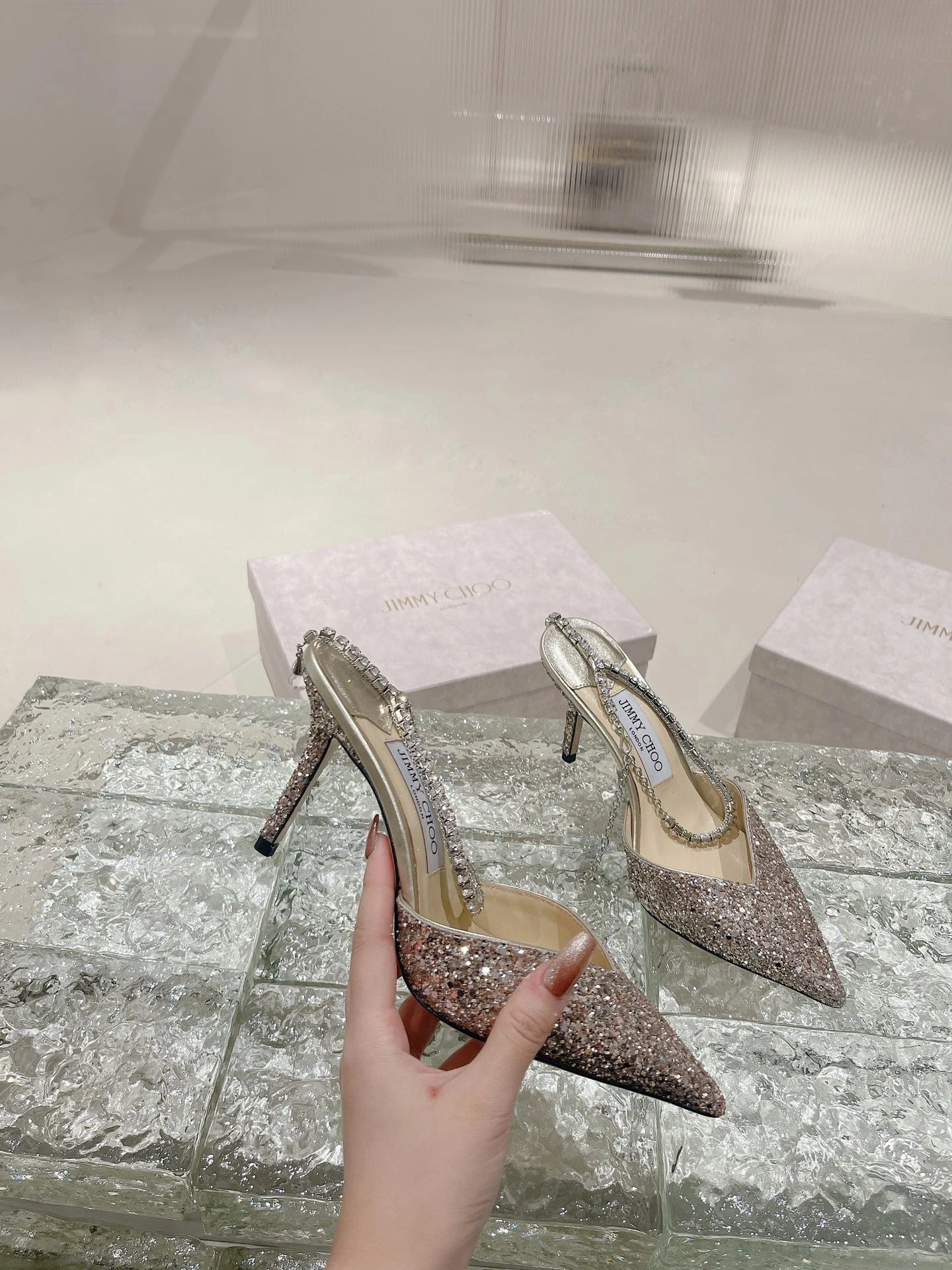 COCO - item:B-X158G2985