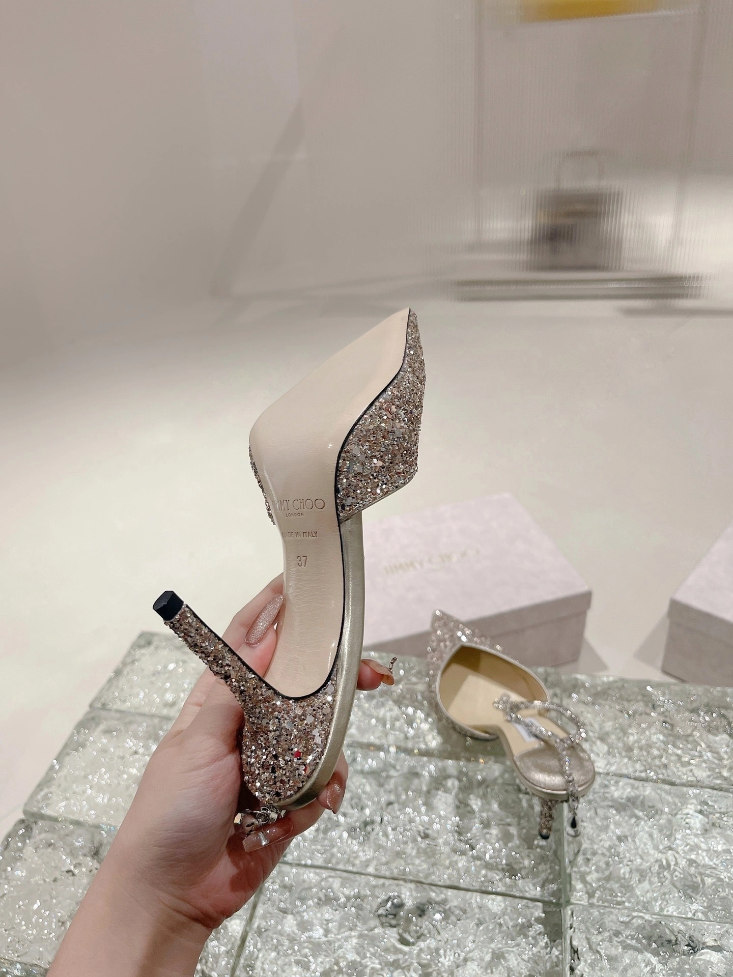 COCO - item:B-X158G2985