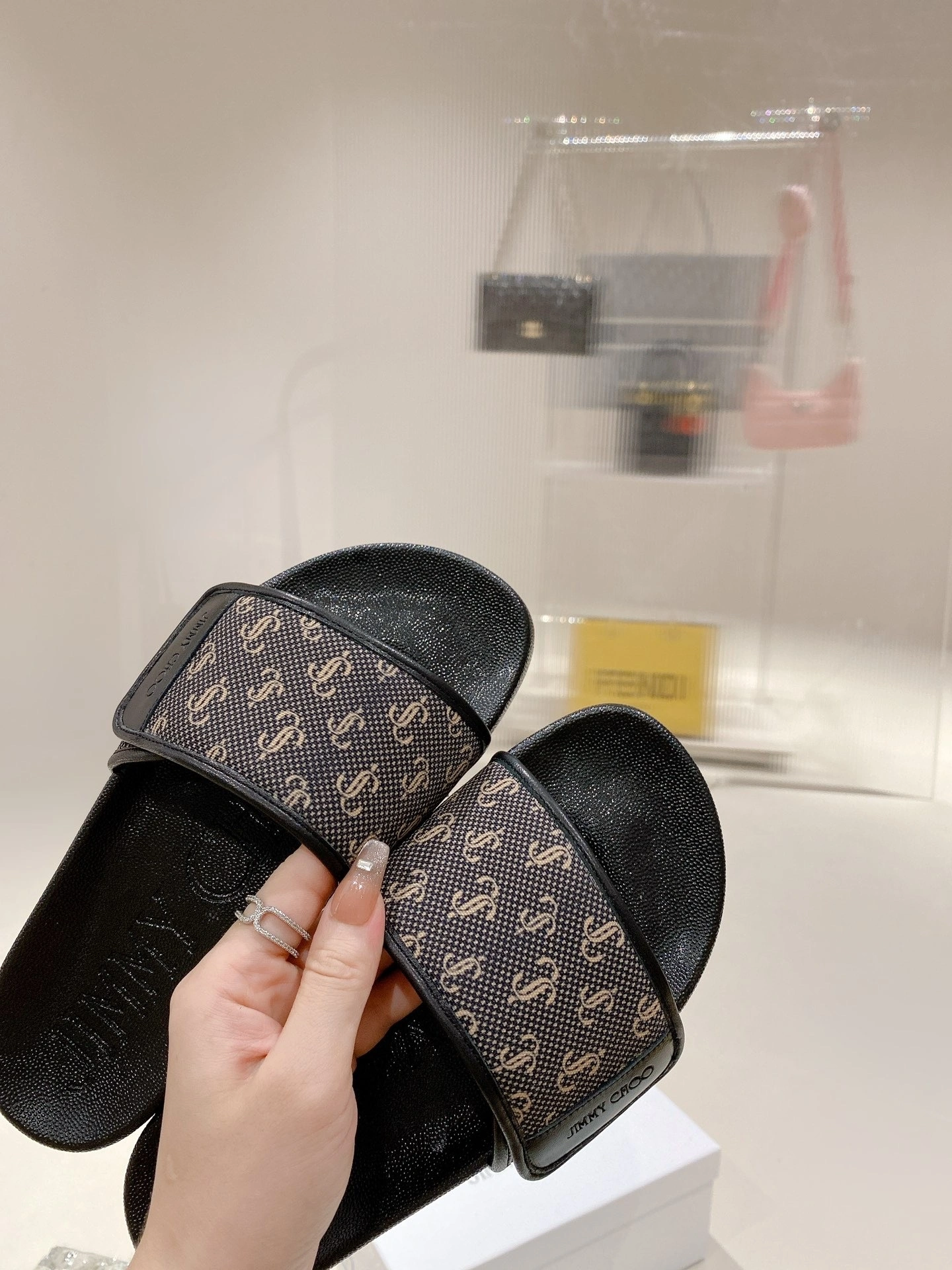 COCO - item:B-X158G2988