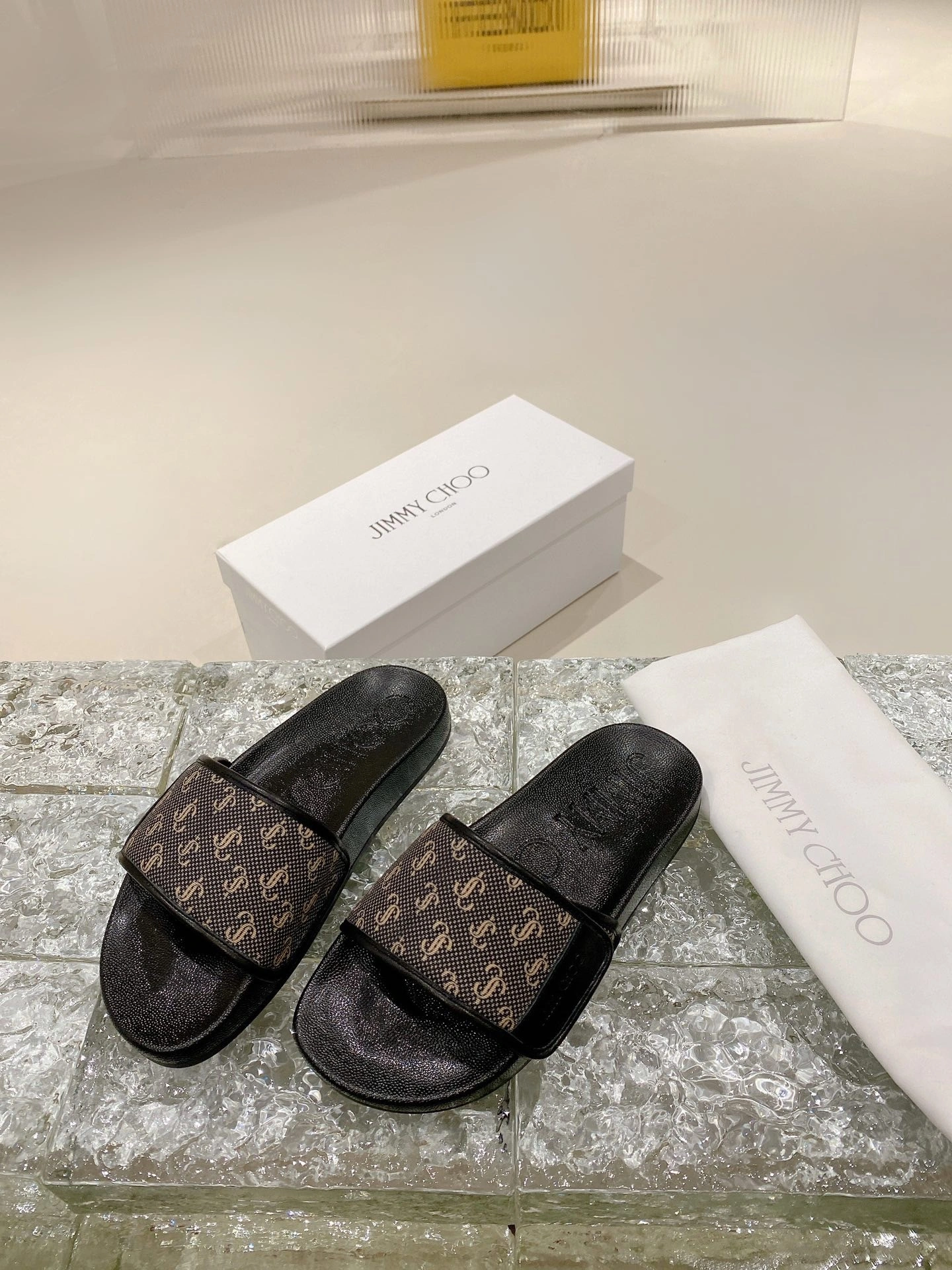 COCO - item:B-X158G2988
