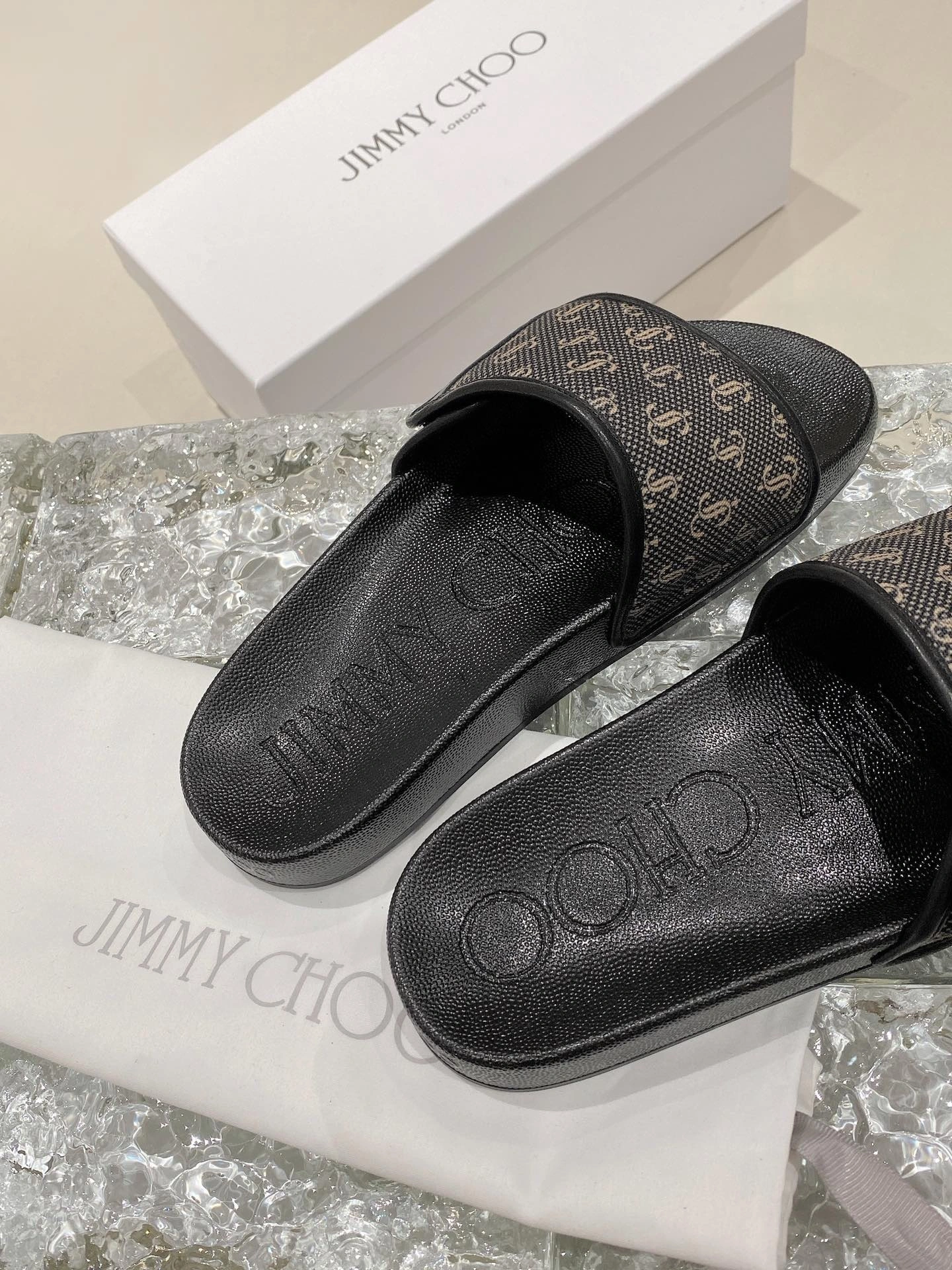 COCO - item:B-X158G2988