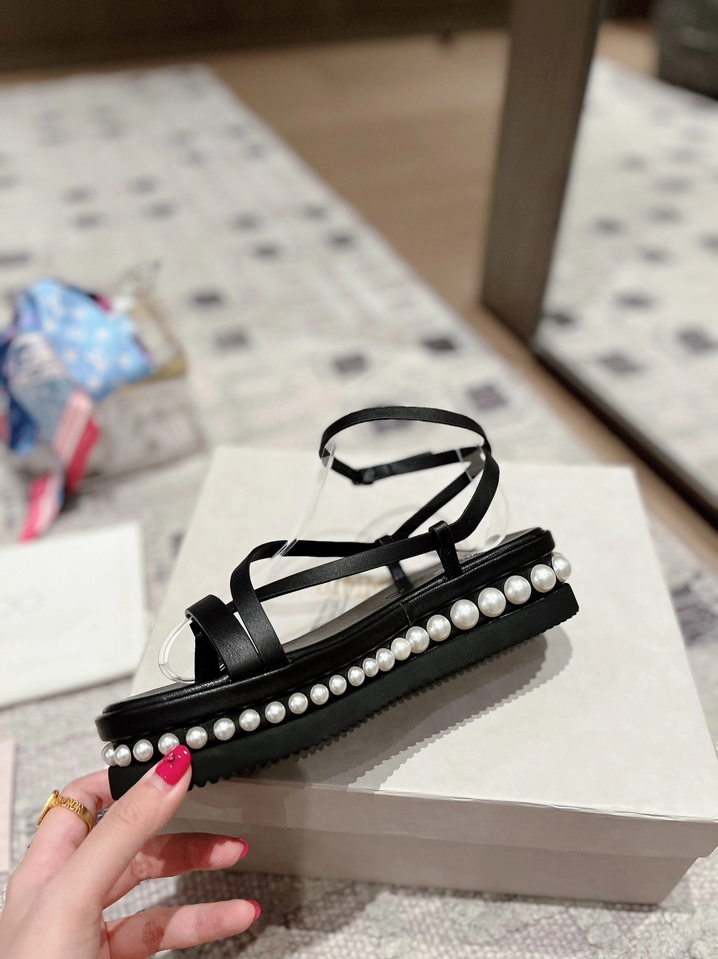 COCO - item:B-X198G2926