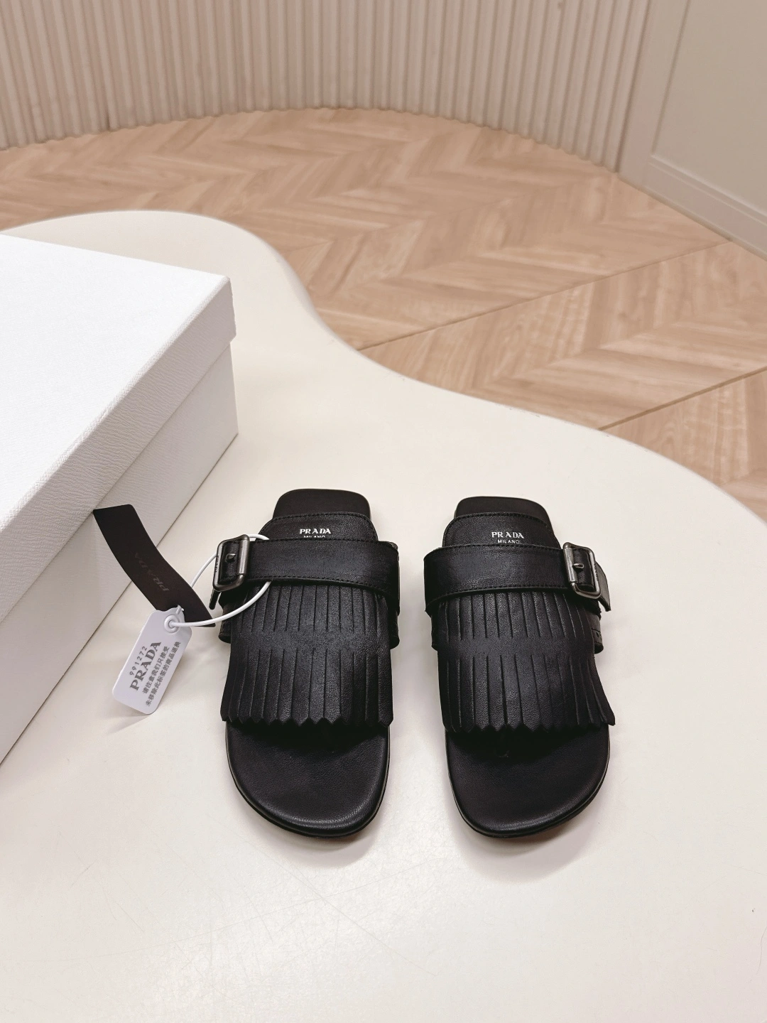 COCO-- pr141 1Y961N_070_F0002_F_A005 calfskin item:E-X062H0677