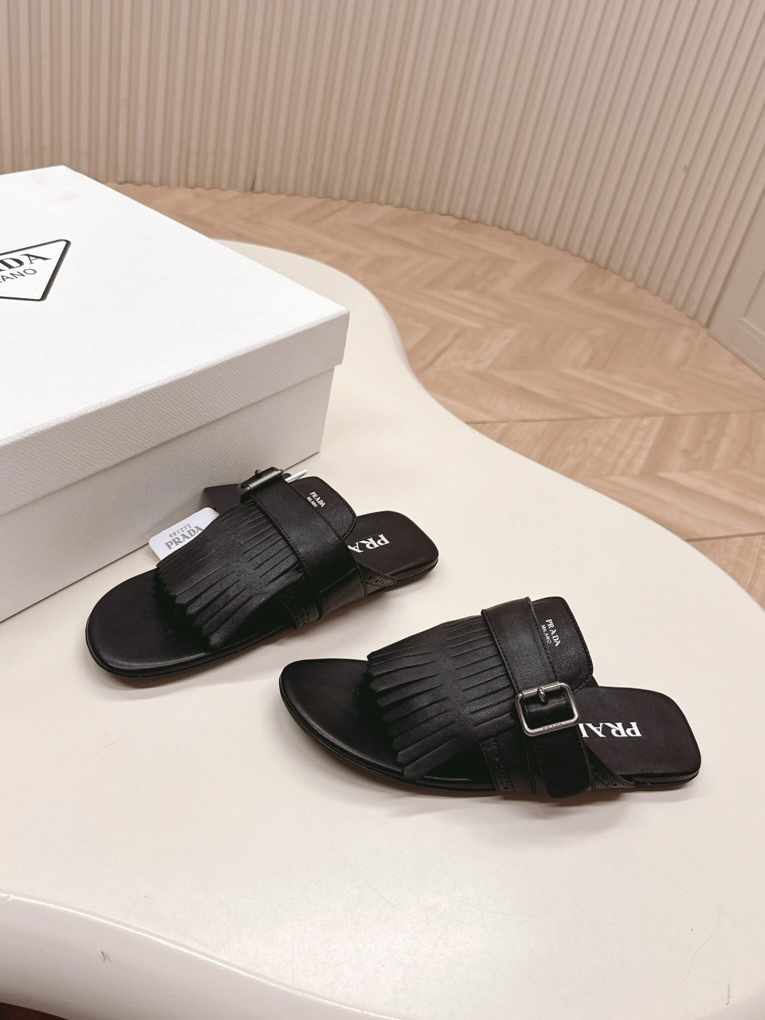 COCO-- pr141 1Y961N_070_F0002_F_A005 calfskin item:E-X062H0677