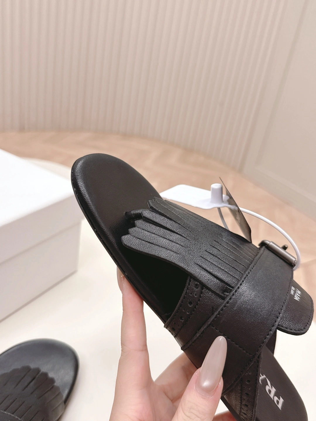 COCO-- pr141 1Y961N_070_F0002_F_A005 calfskin item:E-X062H0677