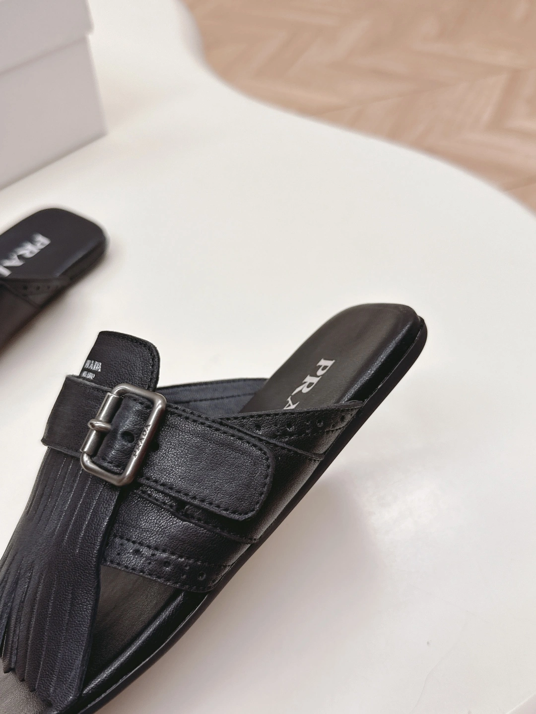 COCO-- pr141 1Y961N_070_F0002_F_A005 calfskin item:E-X062H0677