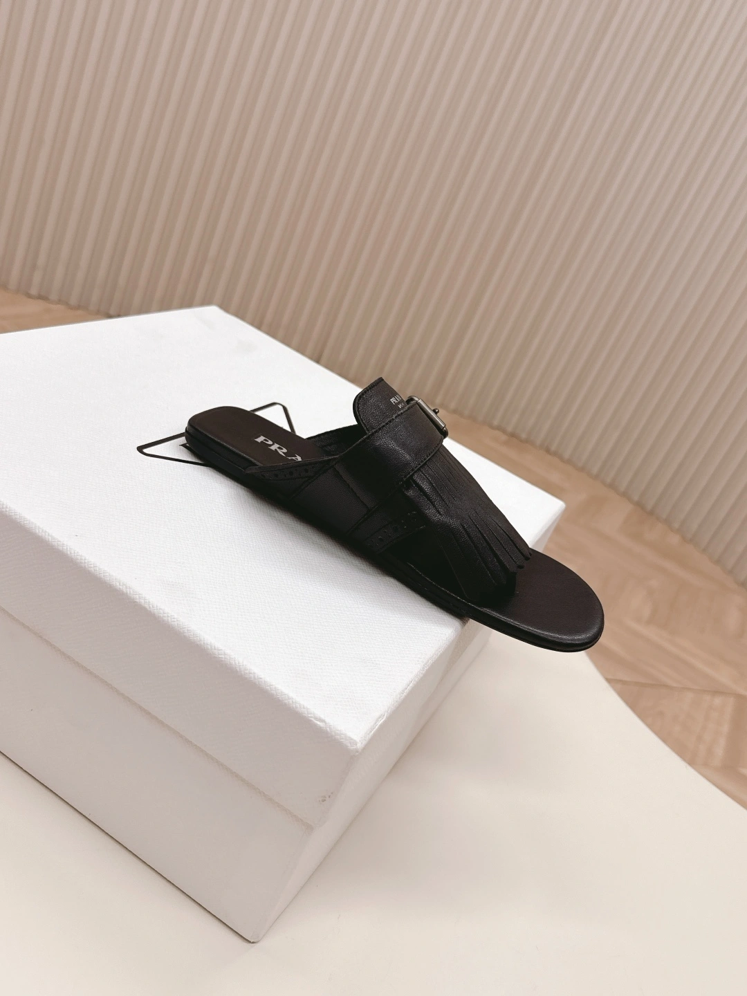 COCO-- pr141 1Y961N_070_F0002_F_A005 calfskin item:E-X062H0677