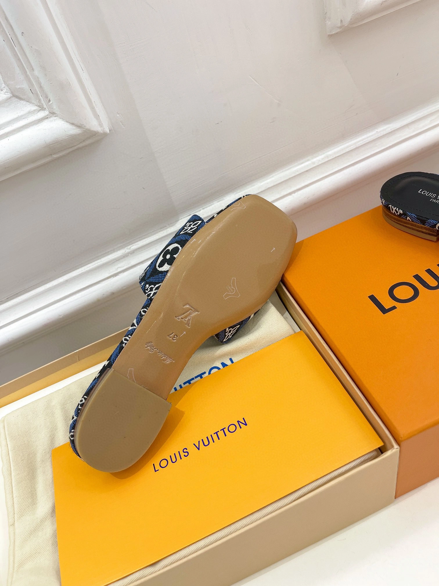 COCO- 1A8NV5 2022 sheephide item：B-X158F0307C