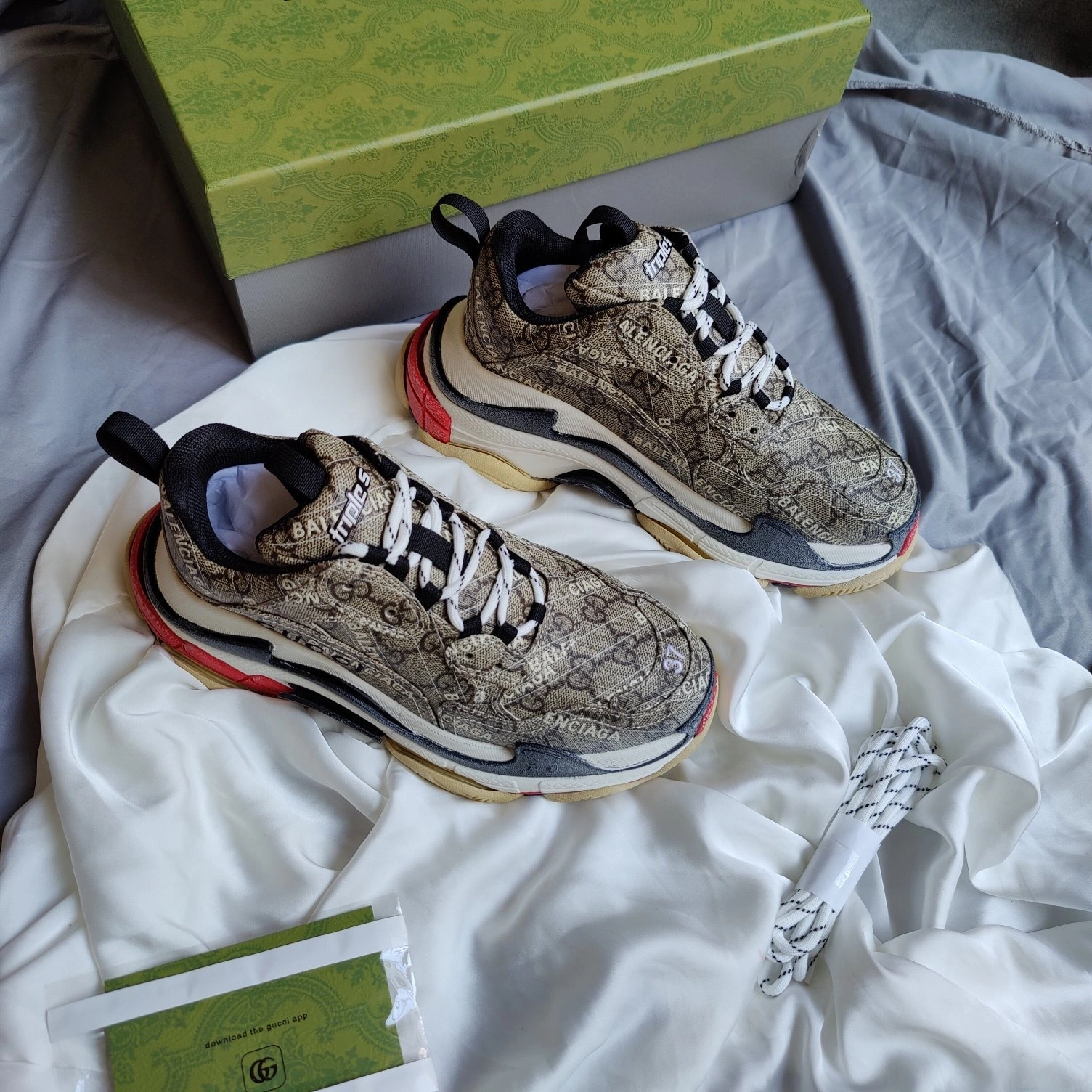 COCO- 677192 ULZ10 9795 Triple S item:B-X000C31H-12