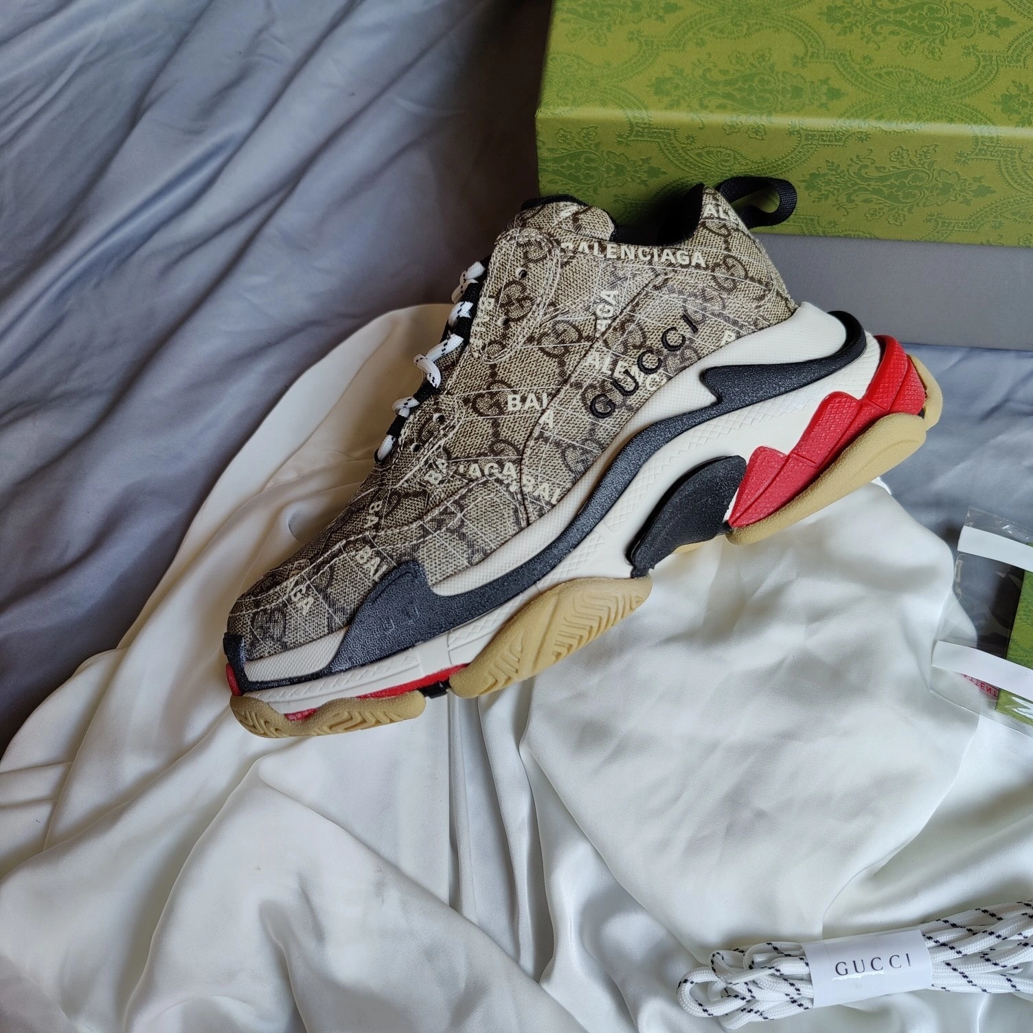 COCO- 677192 ULZ10 9795 Triple S item:B-X000C31H-12