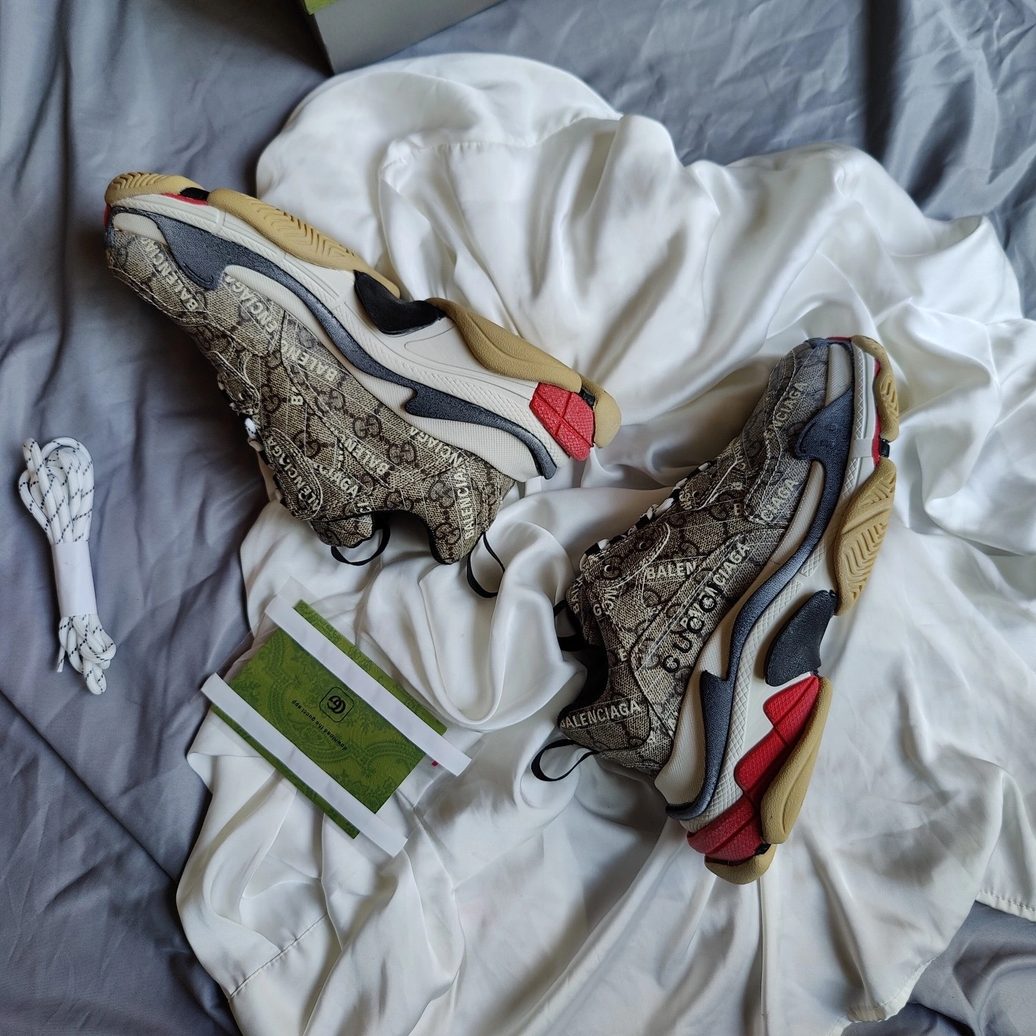 COCO- 677192 ULZ10 9795 Triple S item:B-X000C31H-12