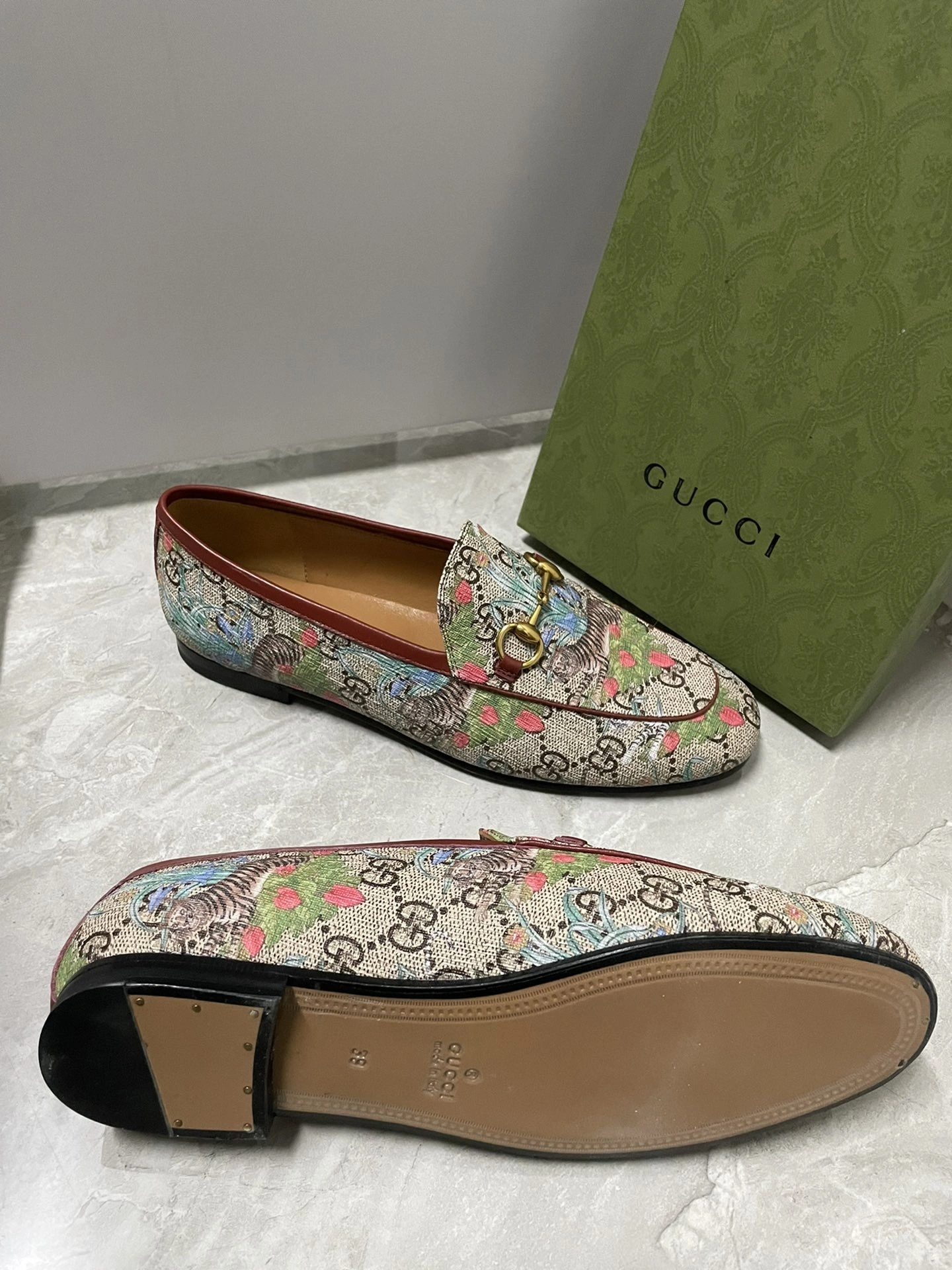 COCO- 687589 UUA10 8471 item:B-X000D1801H