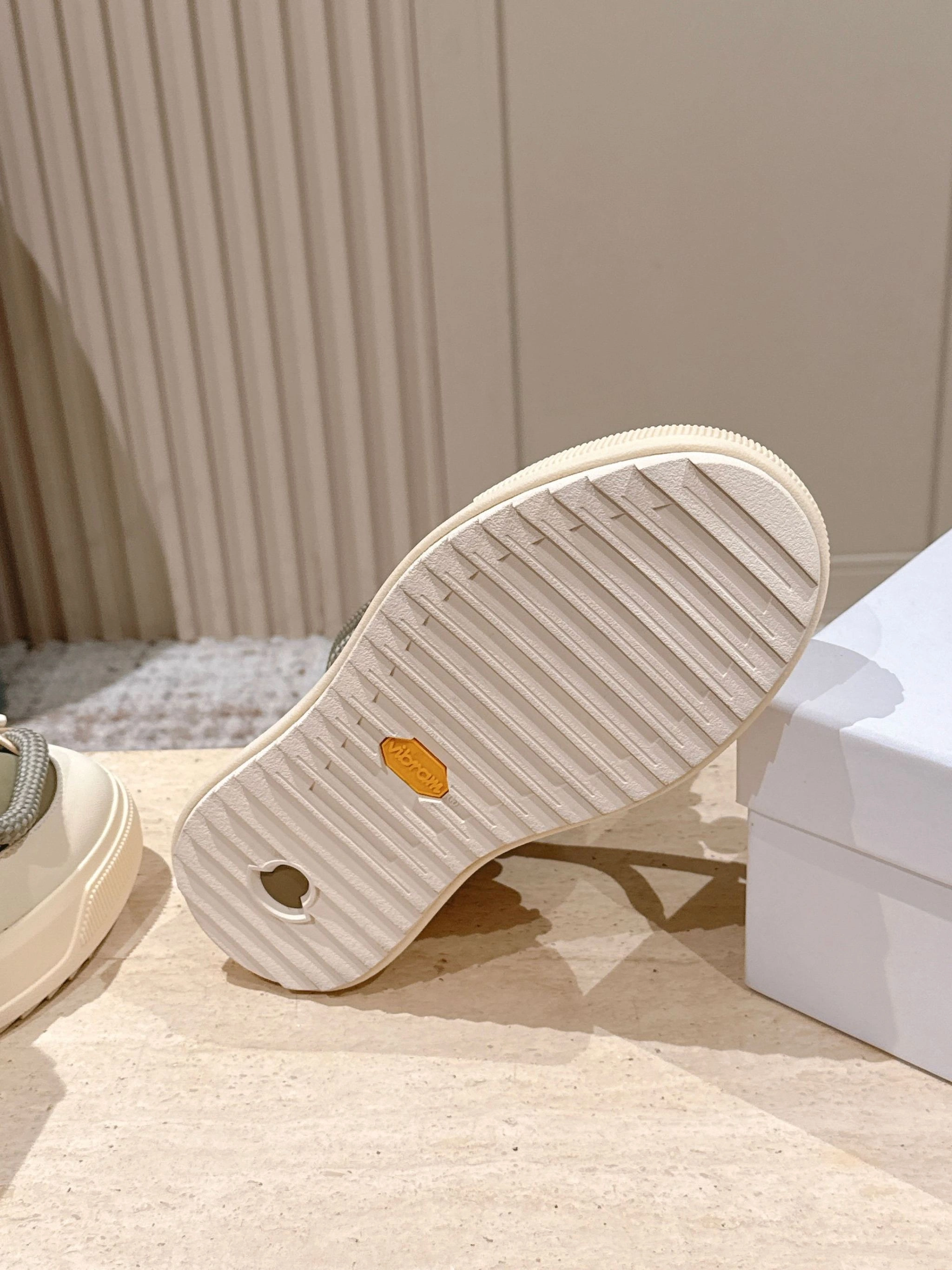 COCO- 7o9385r K209A4G00020M728723G Altive Mid Thick soles：4CM item:E-X000J3023T