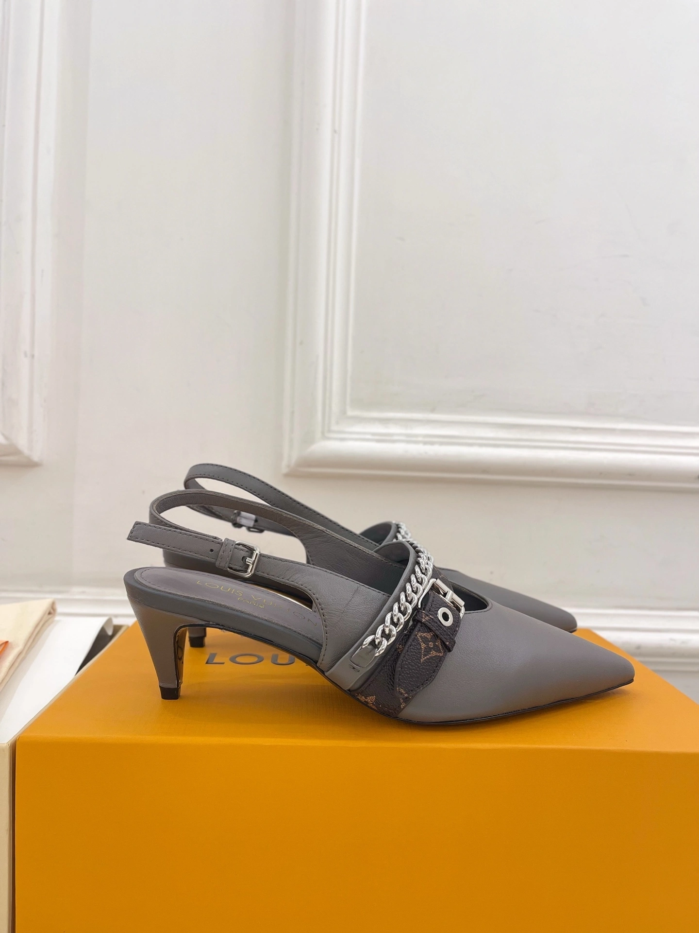 COCO- 8V 1AHL15 calfskin item：E-X002J3754