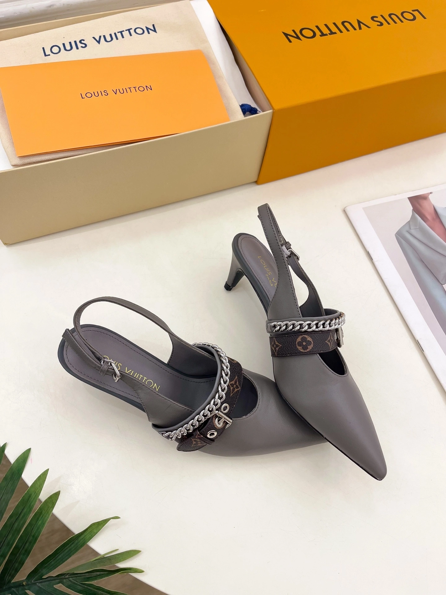 COCO- 8V 1AHL15 calfskin item：E-X002J3754