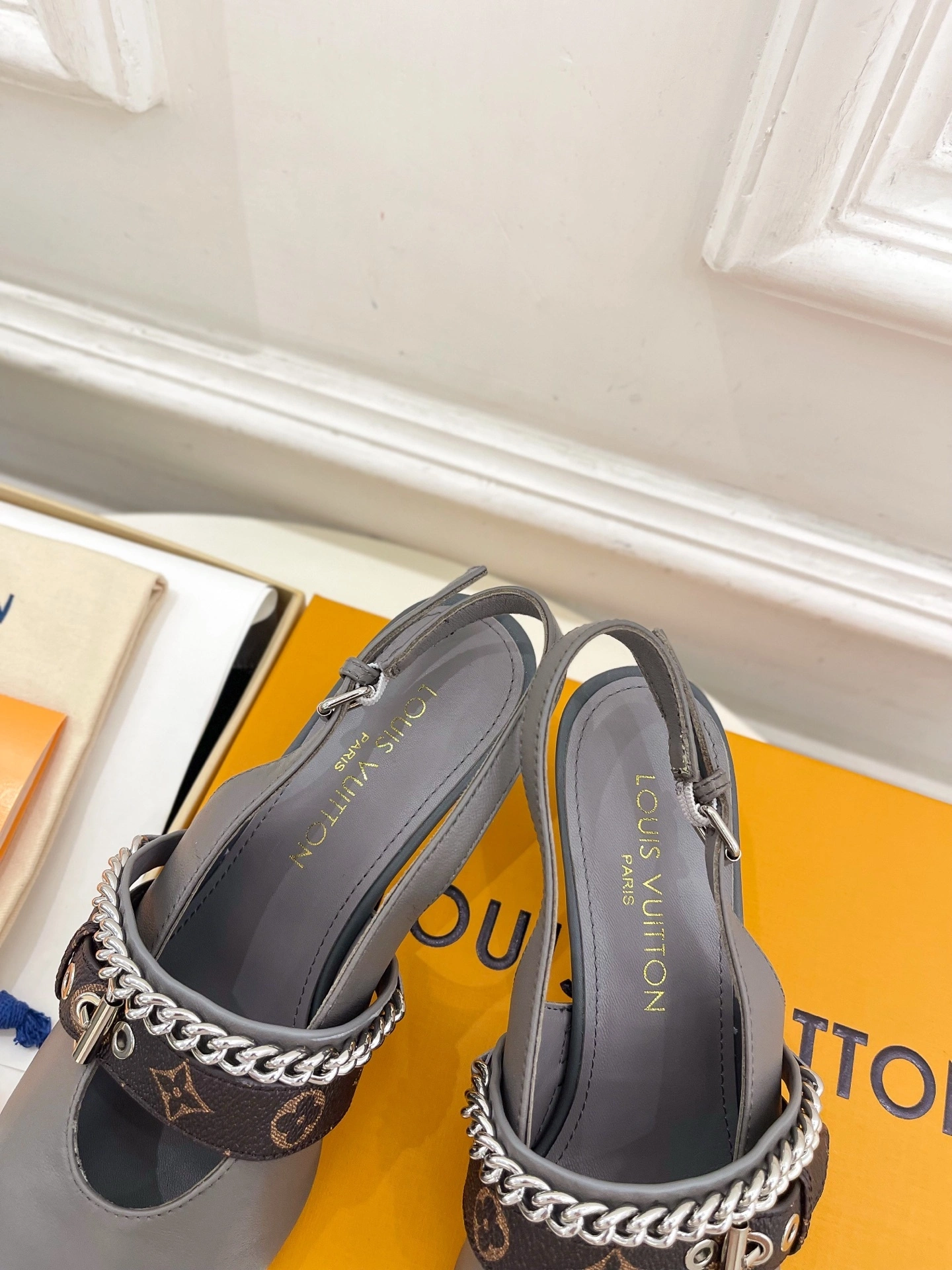 COCO- 8V 1AHL15 calfskin item：E-X002J3754