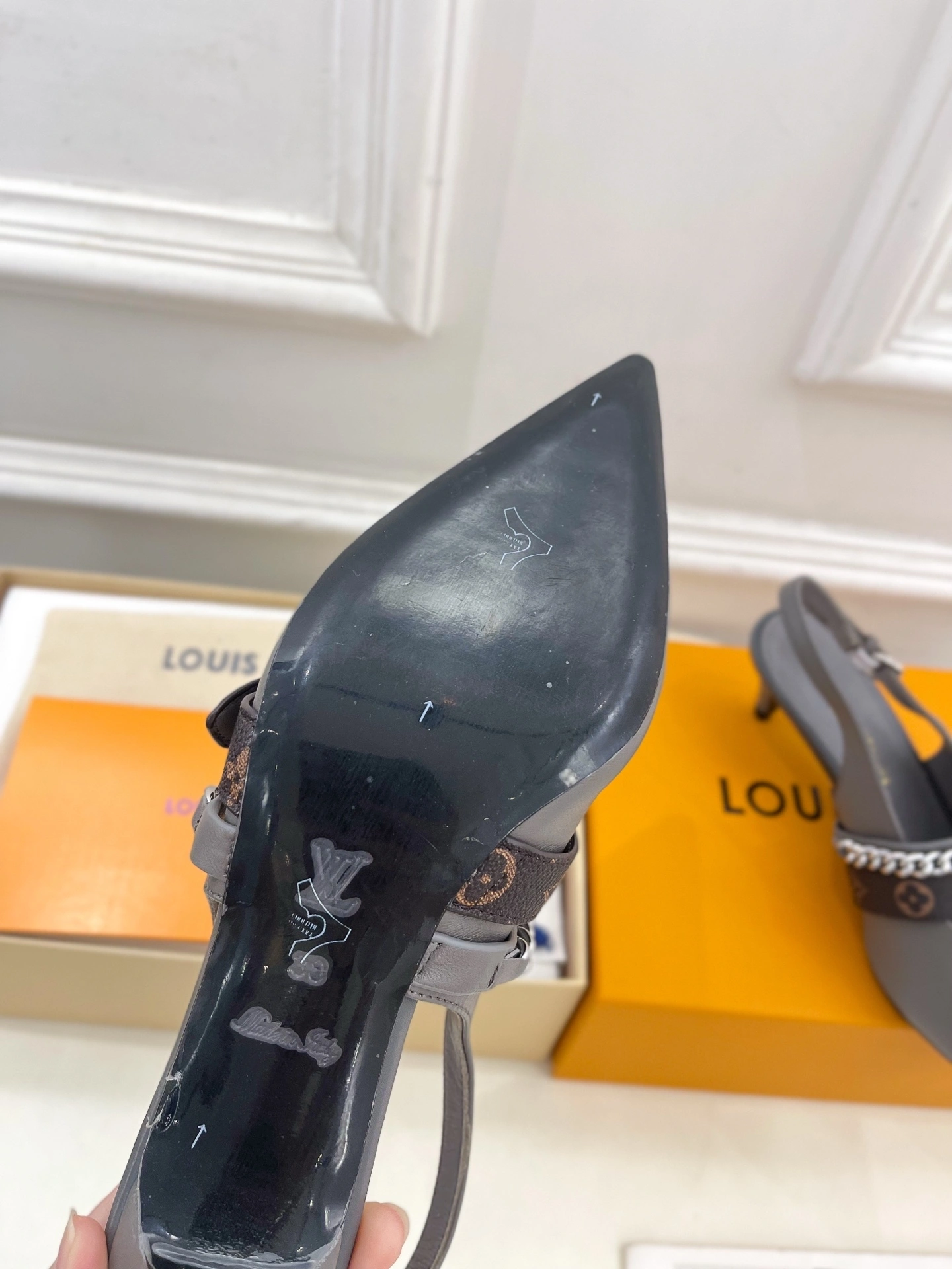 COCO- 8V 1AHL15 calfskin item：E-X002J3754