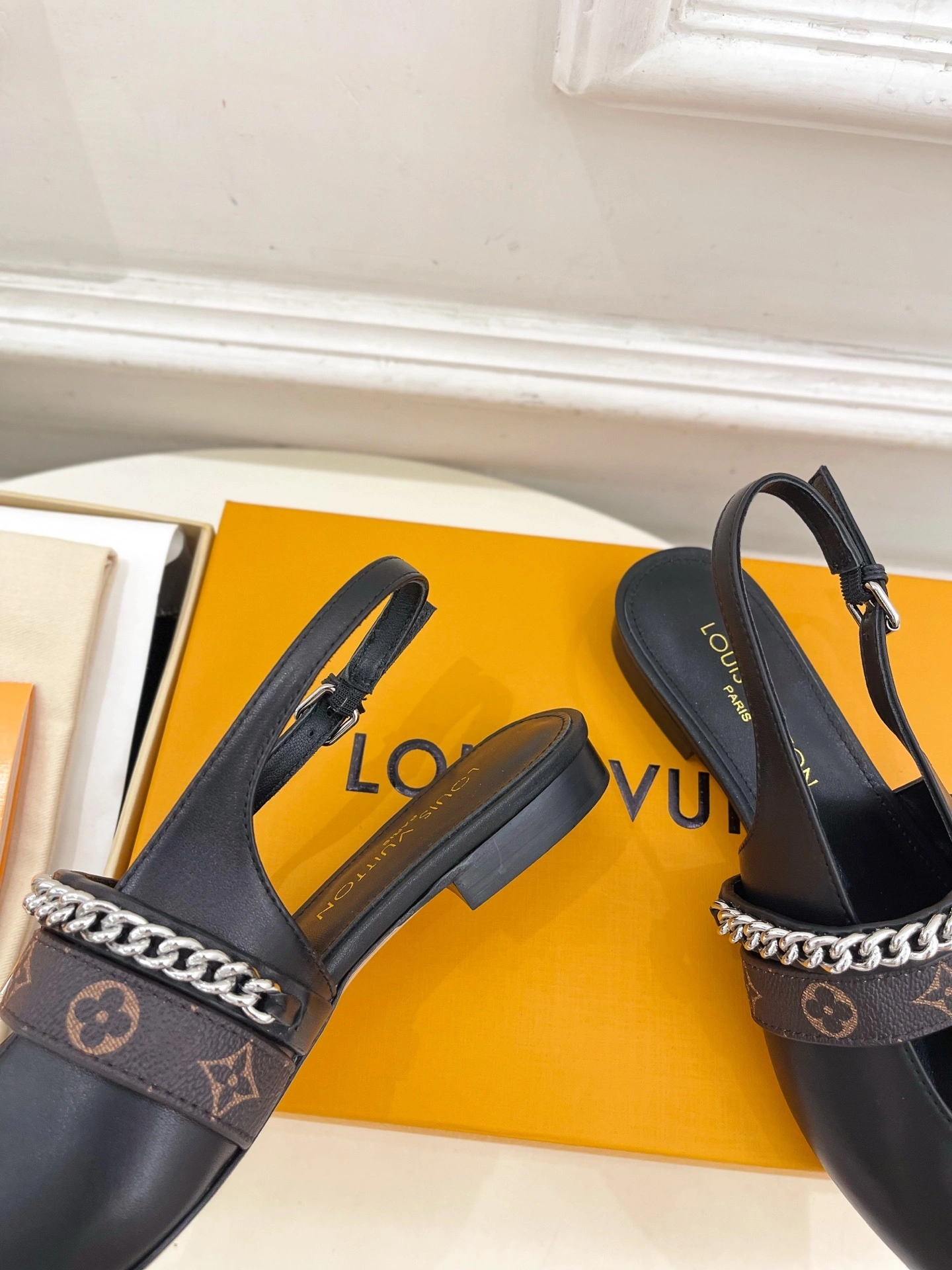 COCO- 8V 1AHN86 calfskin item：E-X002J3755
