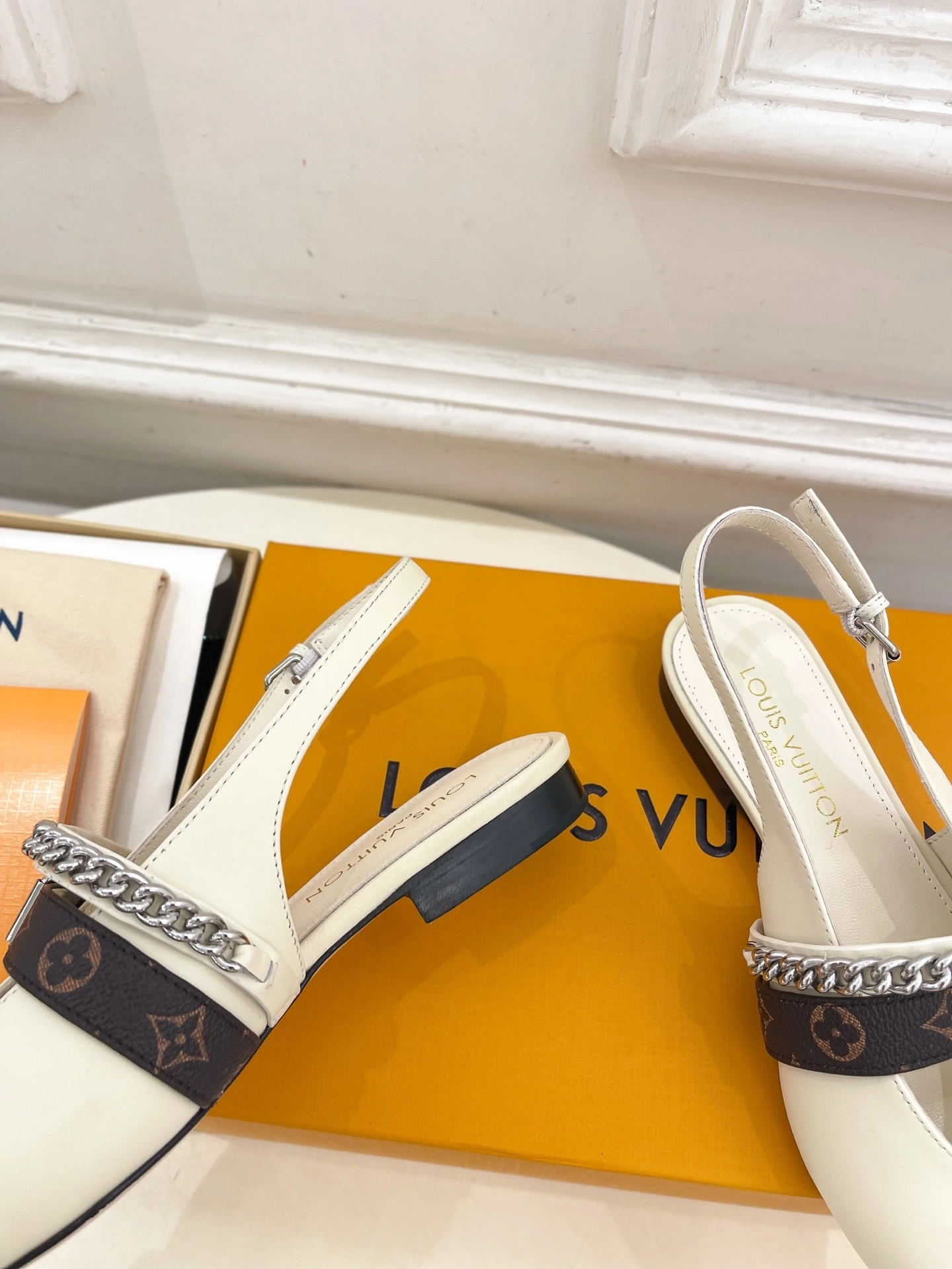 COCO- 8V 1AHNAI calfskin item：E-X002J3756