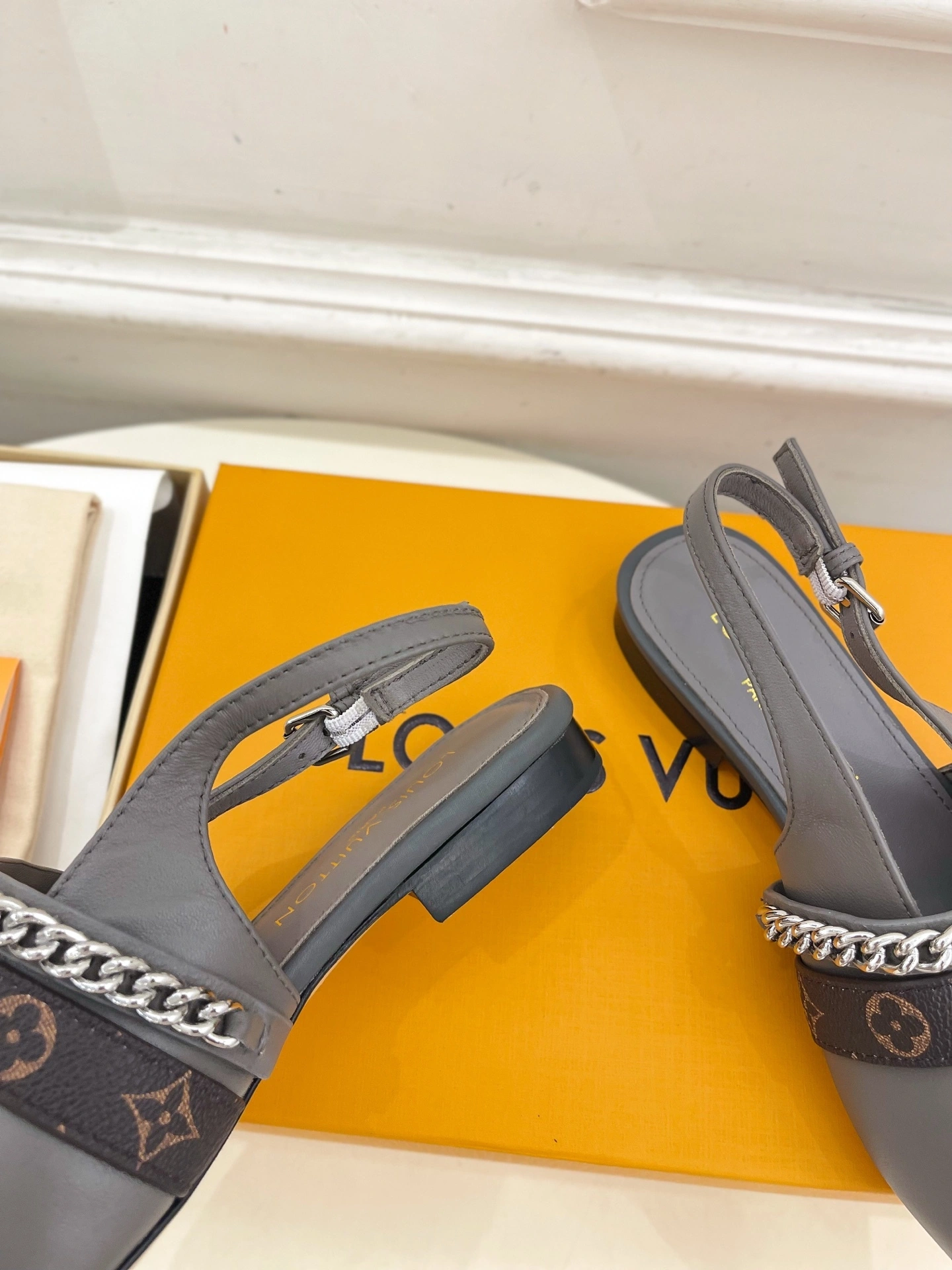 COCO- 8V 1AHNBI calfskin item：E-X002J3757