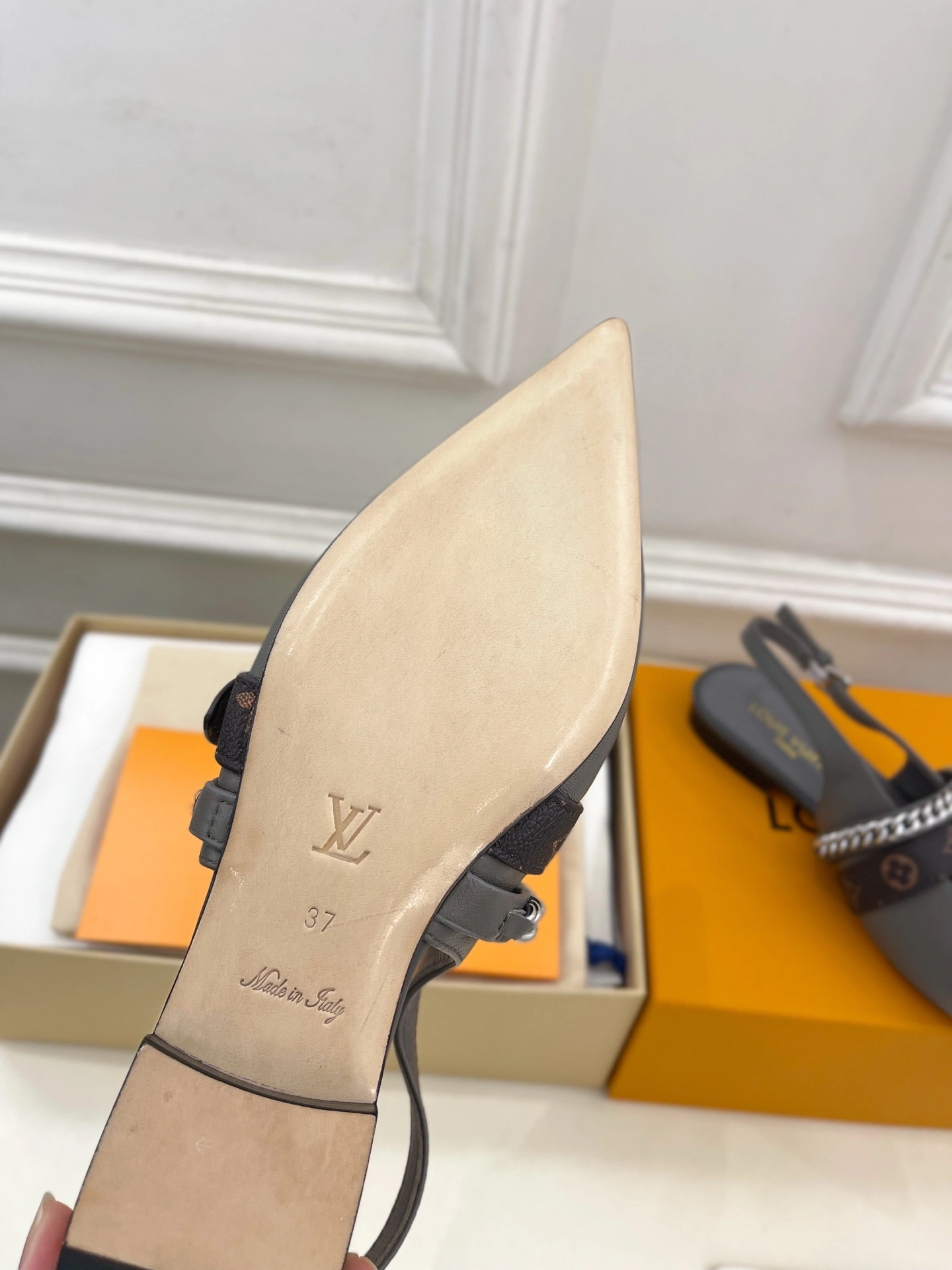 COCO- 8V 1AHNBI calfskin item：E-X002J3757