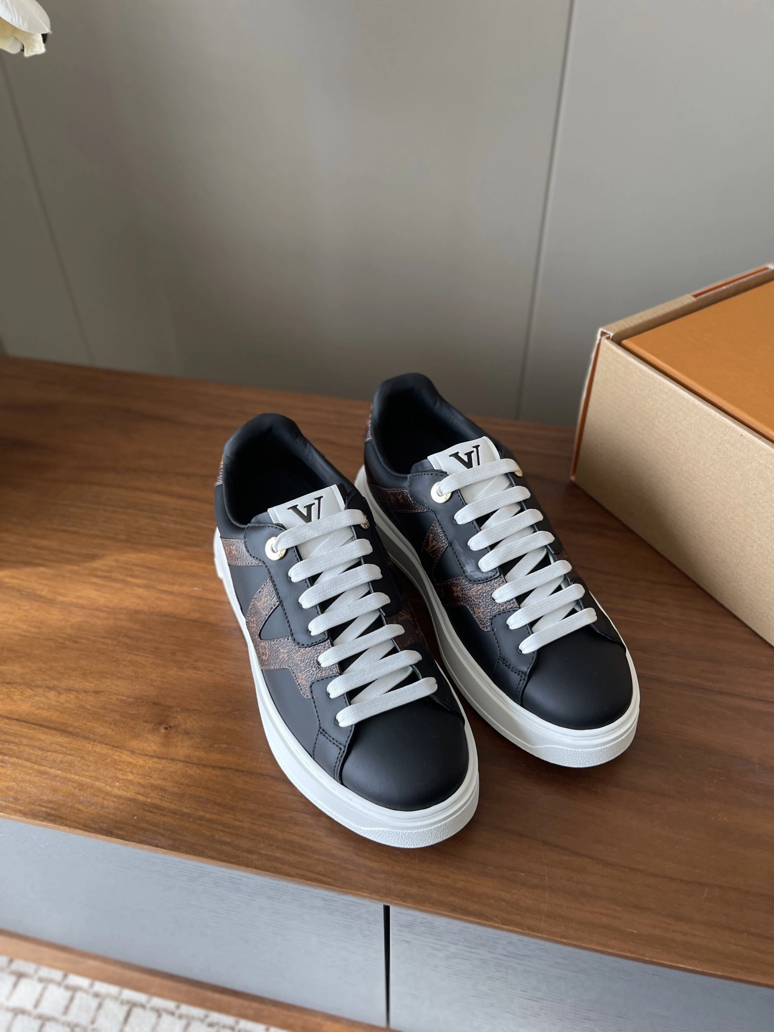 COCO--8V 1AIEGO Calfskin item:E-X000J2818