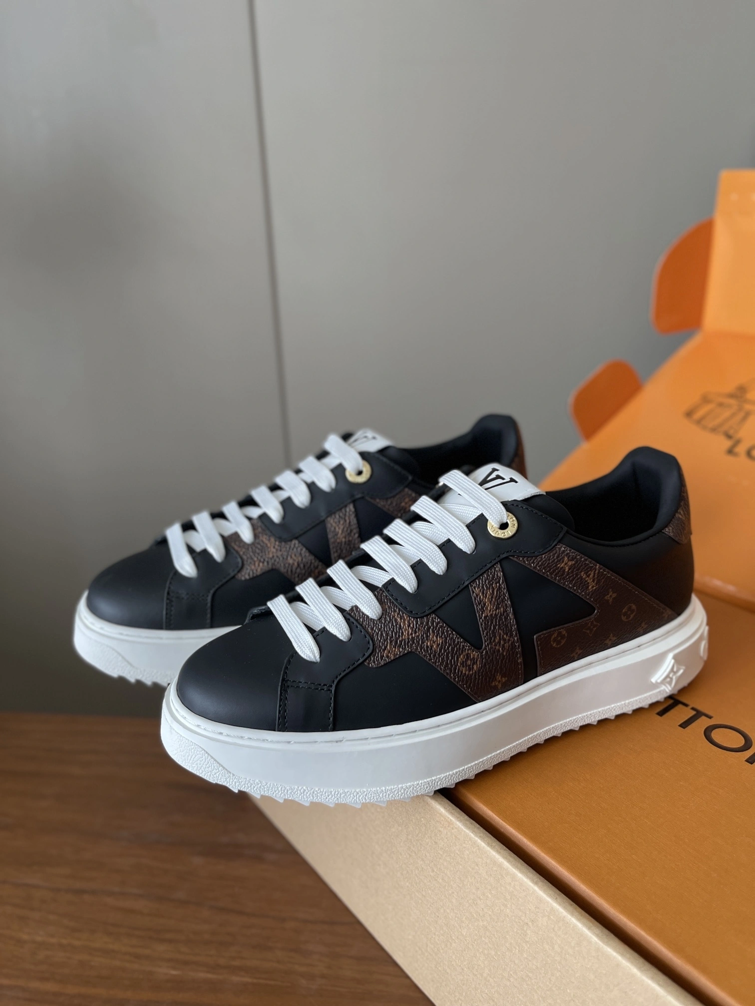 COCO--8V 1AIEGO Calfskin item:E-X000J2818