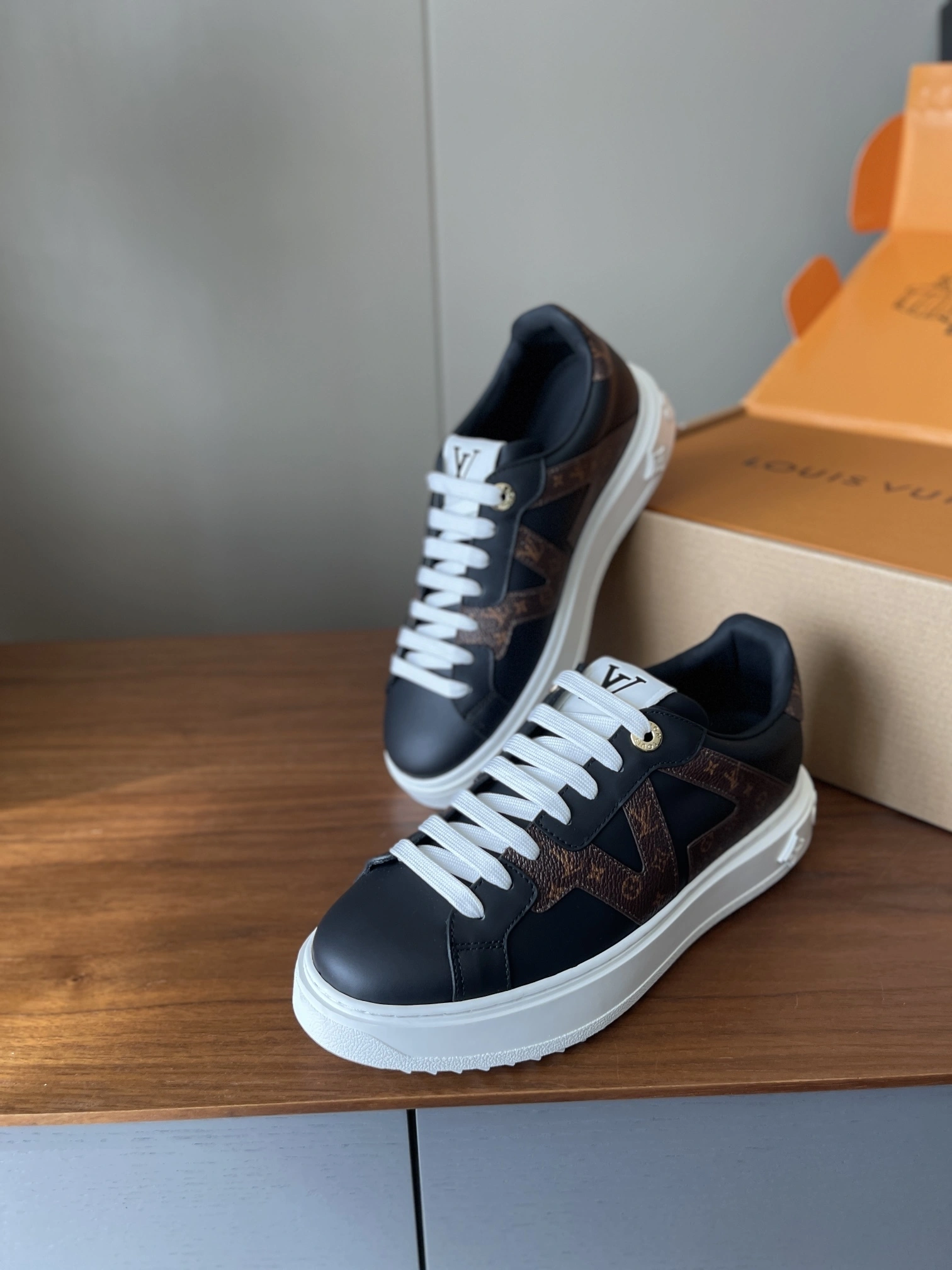 COCO--8V 1AIEGO Calfskin item:E-X000J2818